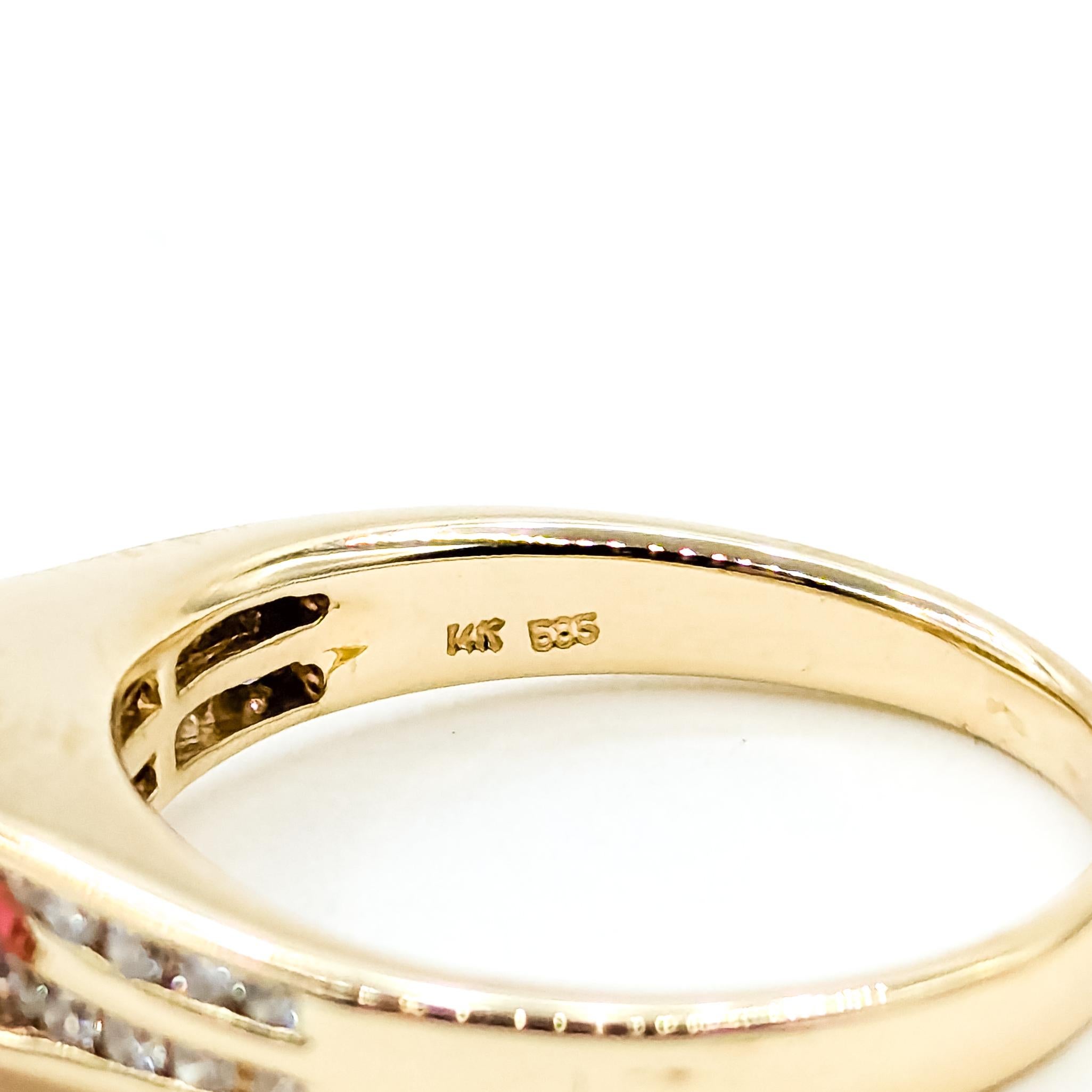 Vibrant Pink Tourmaline & Diamond Ring in 14k Yellow Gold en vente 4