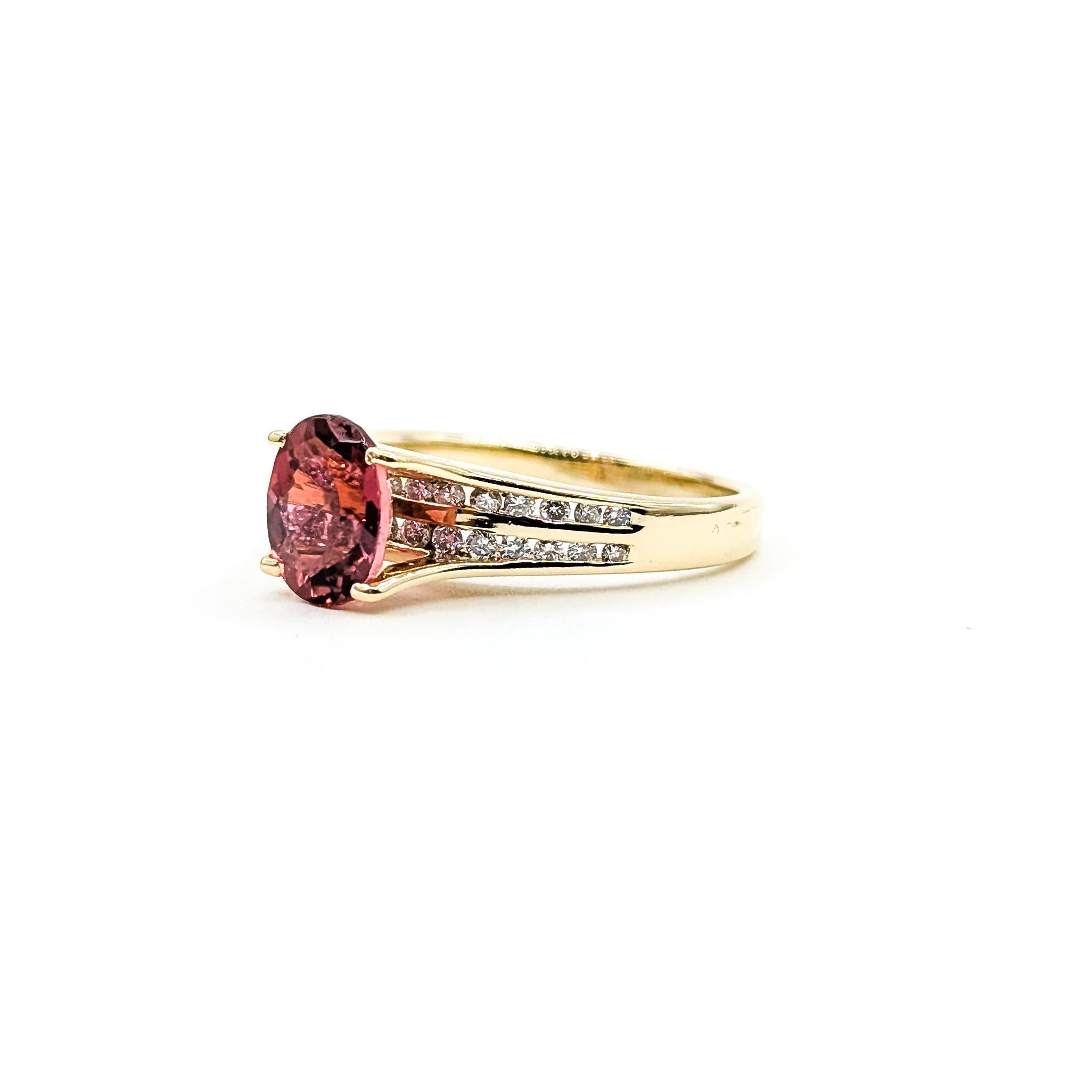 Contemporain Vibrant Pink Tourmaline & Diamond Ring in 14k Yellow Gold en vente