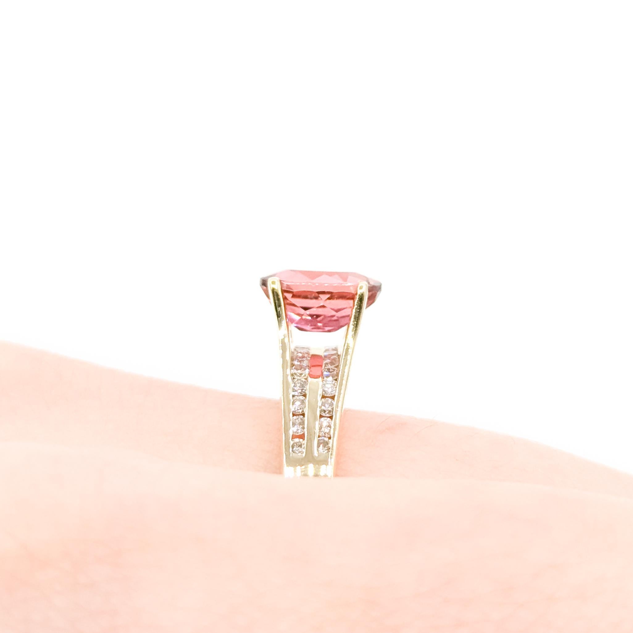 Vibrant Pink Tourmaline & Diamond Ring in 14k Yellow Gold Pour femmes en vente