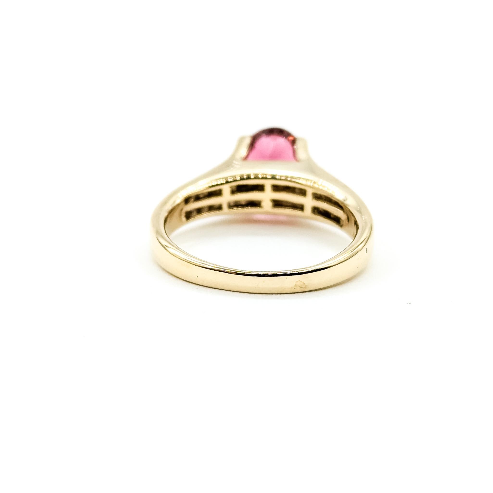 Vibrant Pink Tourmaline & Diamond Ring in 14k Yellow Gold en vente 2