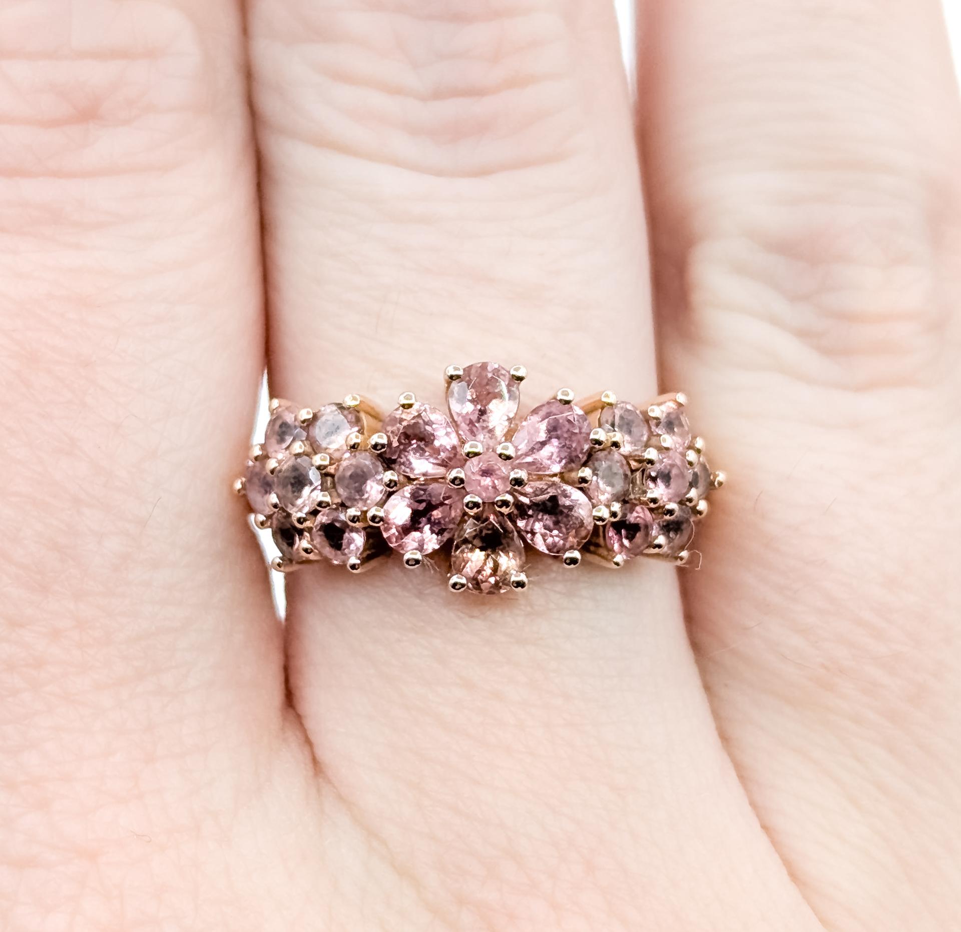 Donna Anello floreale con tormalina rosa vibrante in 14 carati in vendita