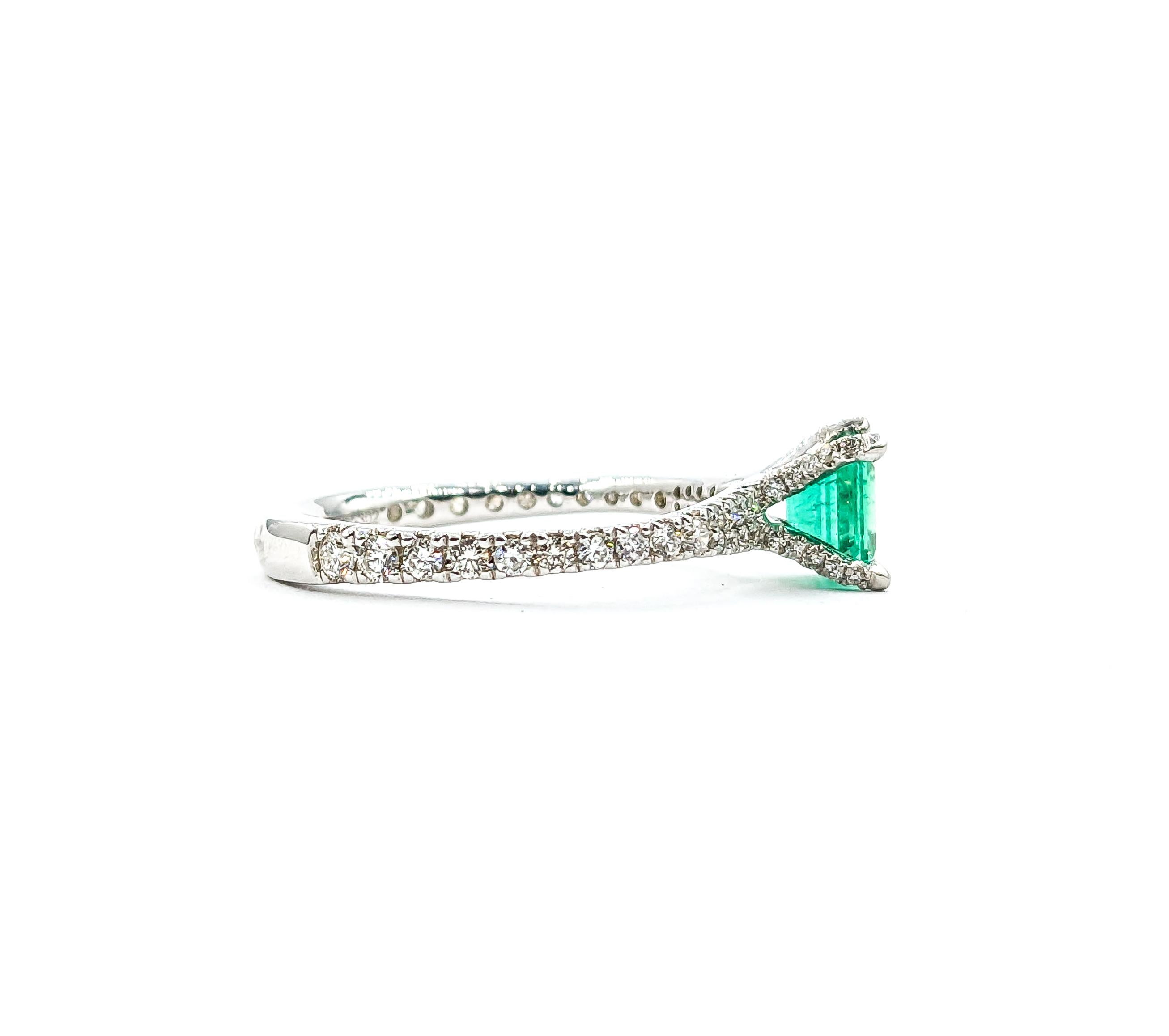 Vibrant Platinum Colombian Emerald & Diamond Ring For Sale 4