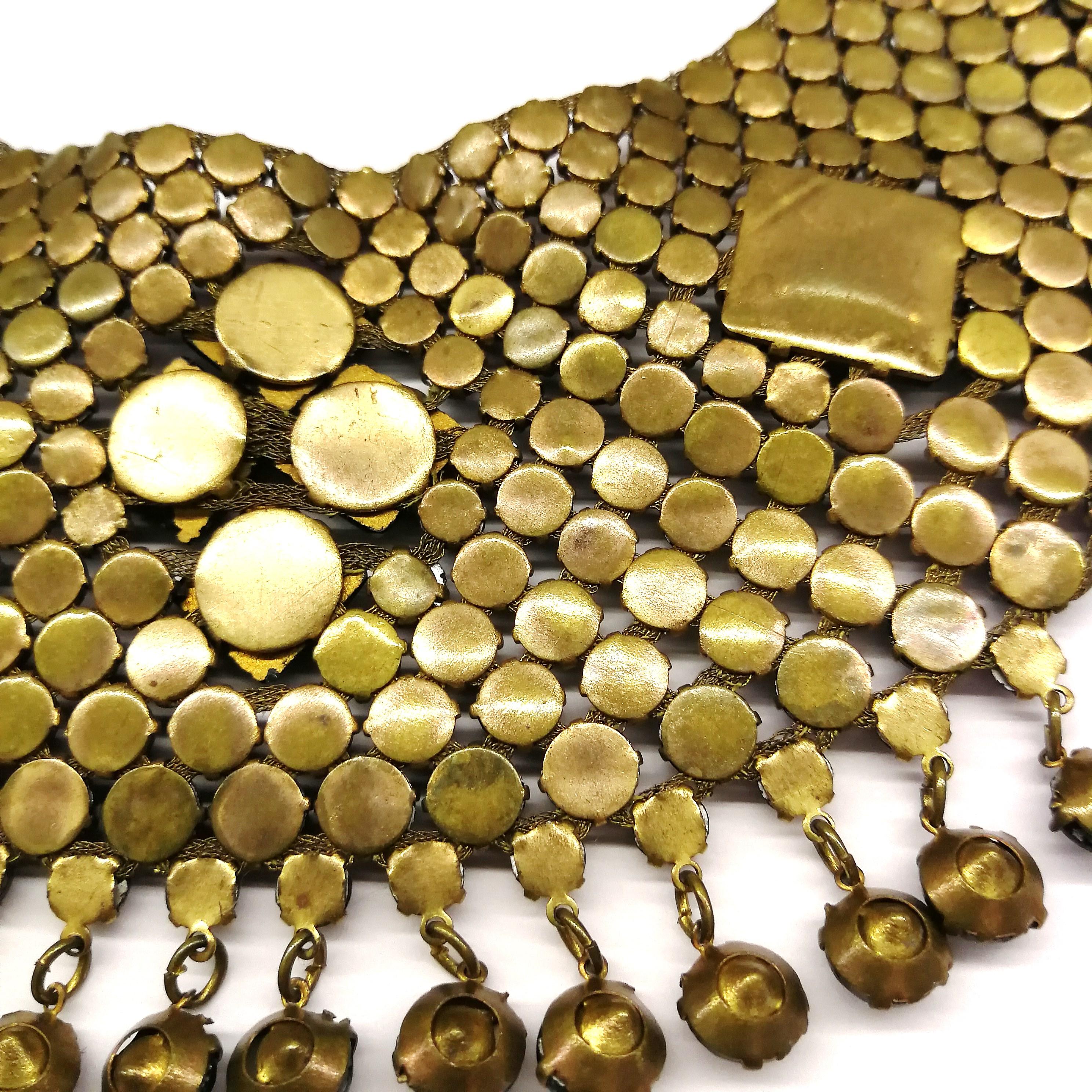 Halskette „bib“ aus lebhaftem lila geschliffenem Glas, att. Lanvin, Frankreich, 1920er Jahre im Angebot 7