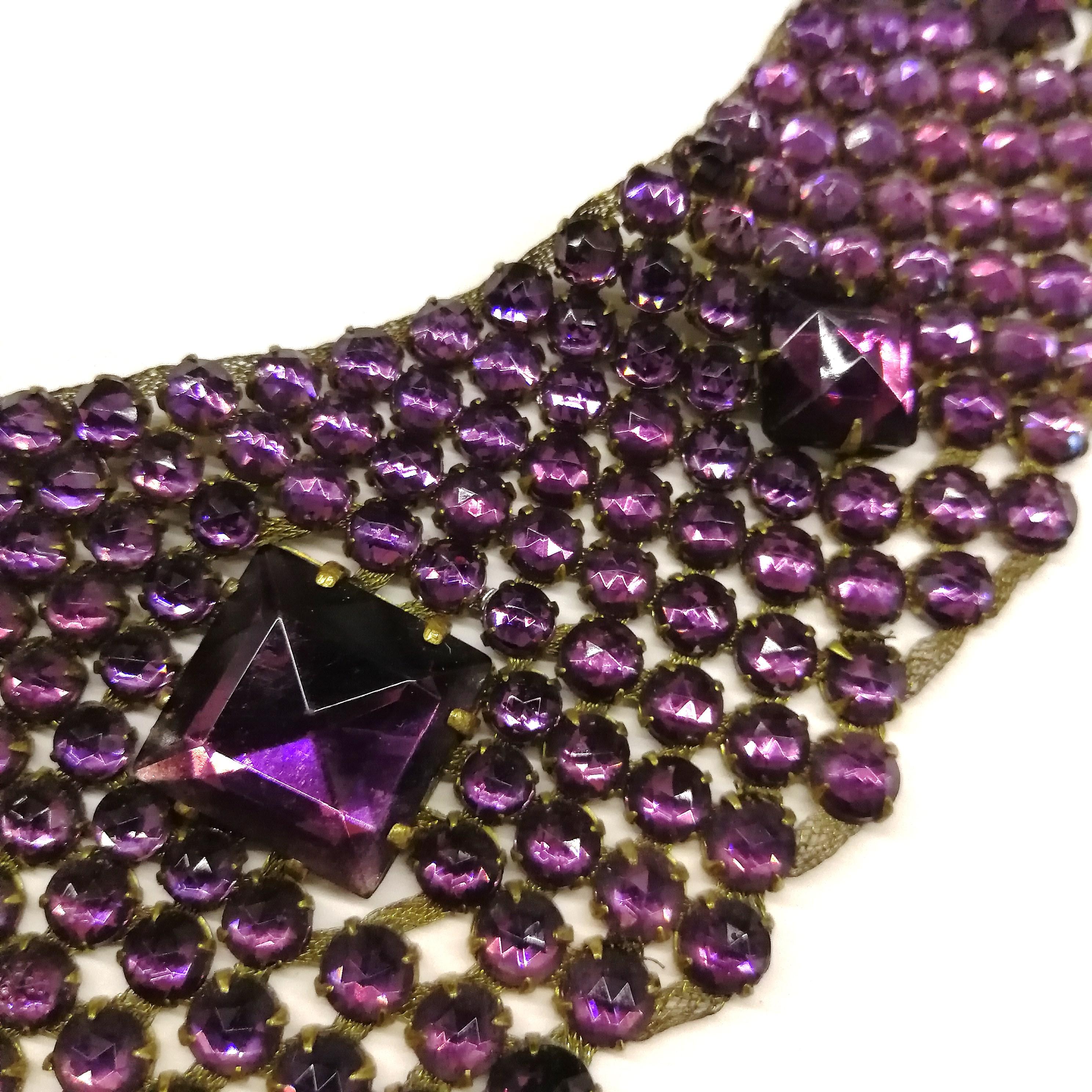 Collier à bavette en verre taillé violet, att. Lanvin, France, années 1920 en vente 1