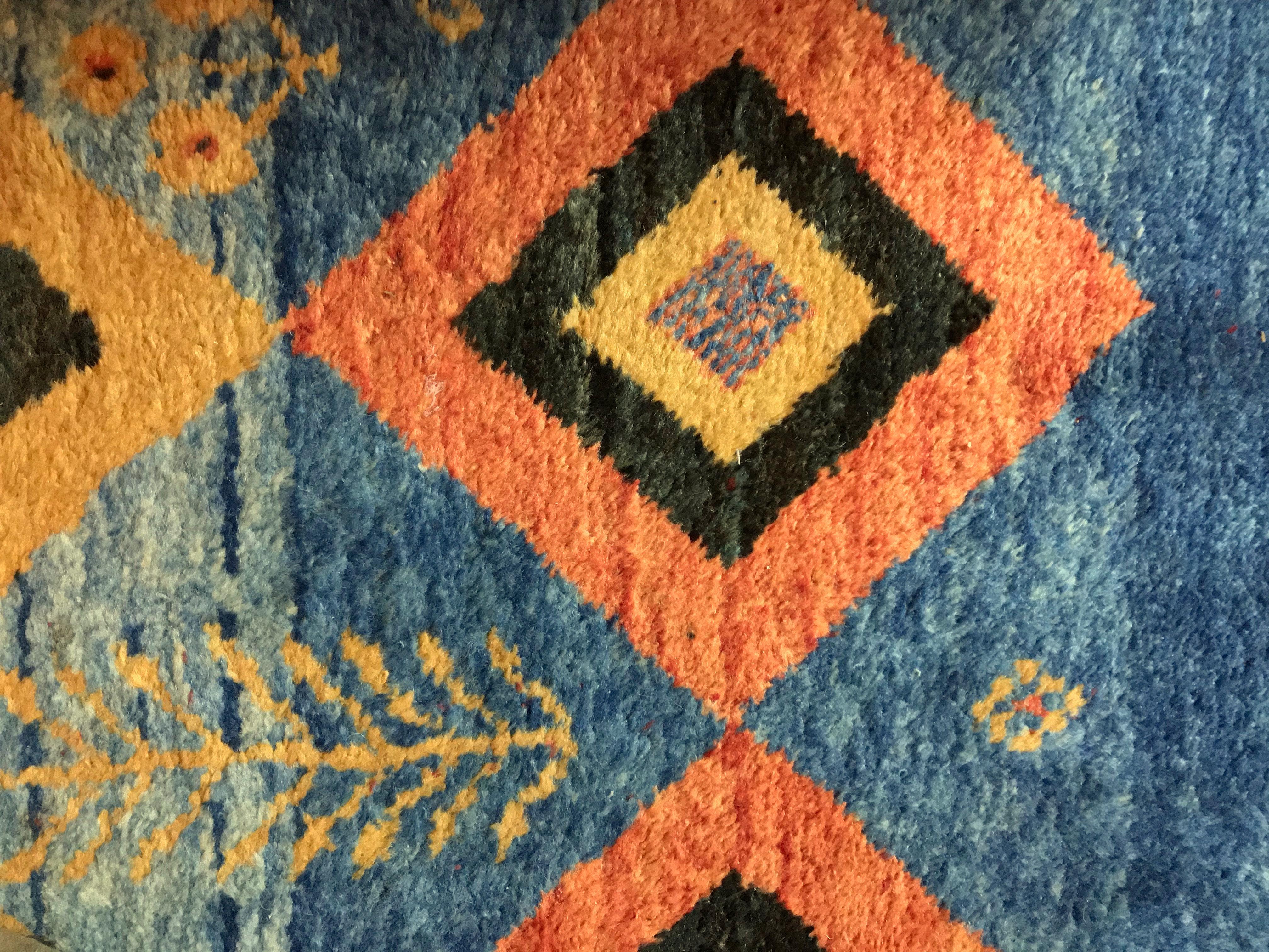 Vibrant Qashqai Wool Carpet In Good Condition In London, GB