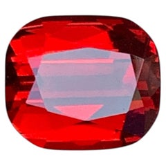 Pierre précieuse naturelle de grenat rhodolite d'un rouge framboise éclatant, pour bague et pendentif