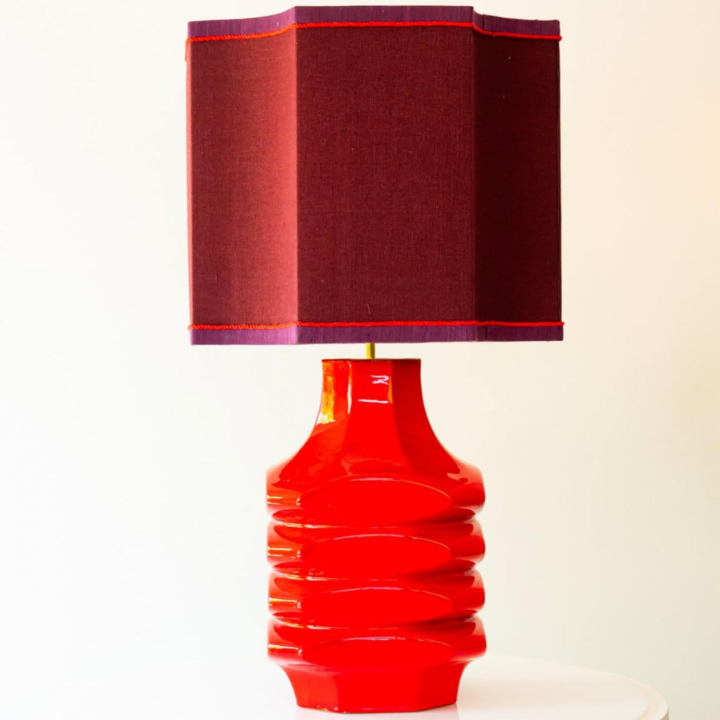 Heavy quality ceramic table lamp,  1970s.

This  lamp base brings refined elegance and rich visual appeal to any interior. With its beautiful shape, it offers a unique presence.

This vibrant red colored ceramic base fits perfectly with the custom