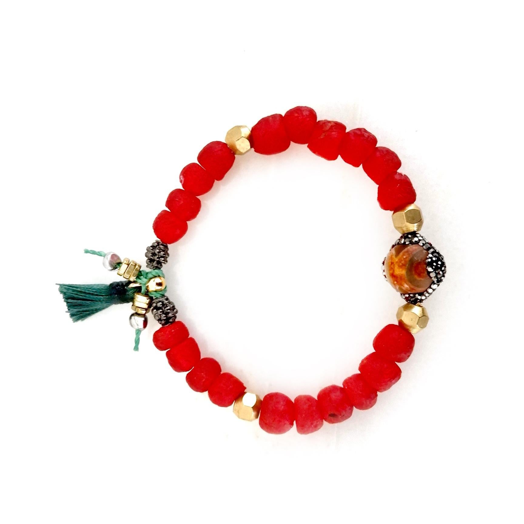 Pulsera de cuentas africanas de vidrio rojo vibrante en Nuevo estado para la venta en Los Angeles, CA