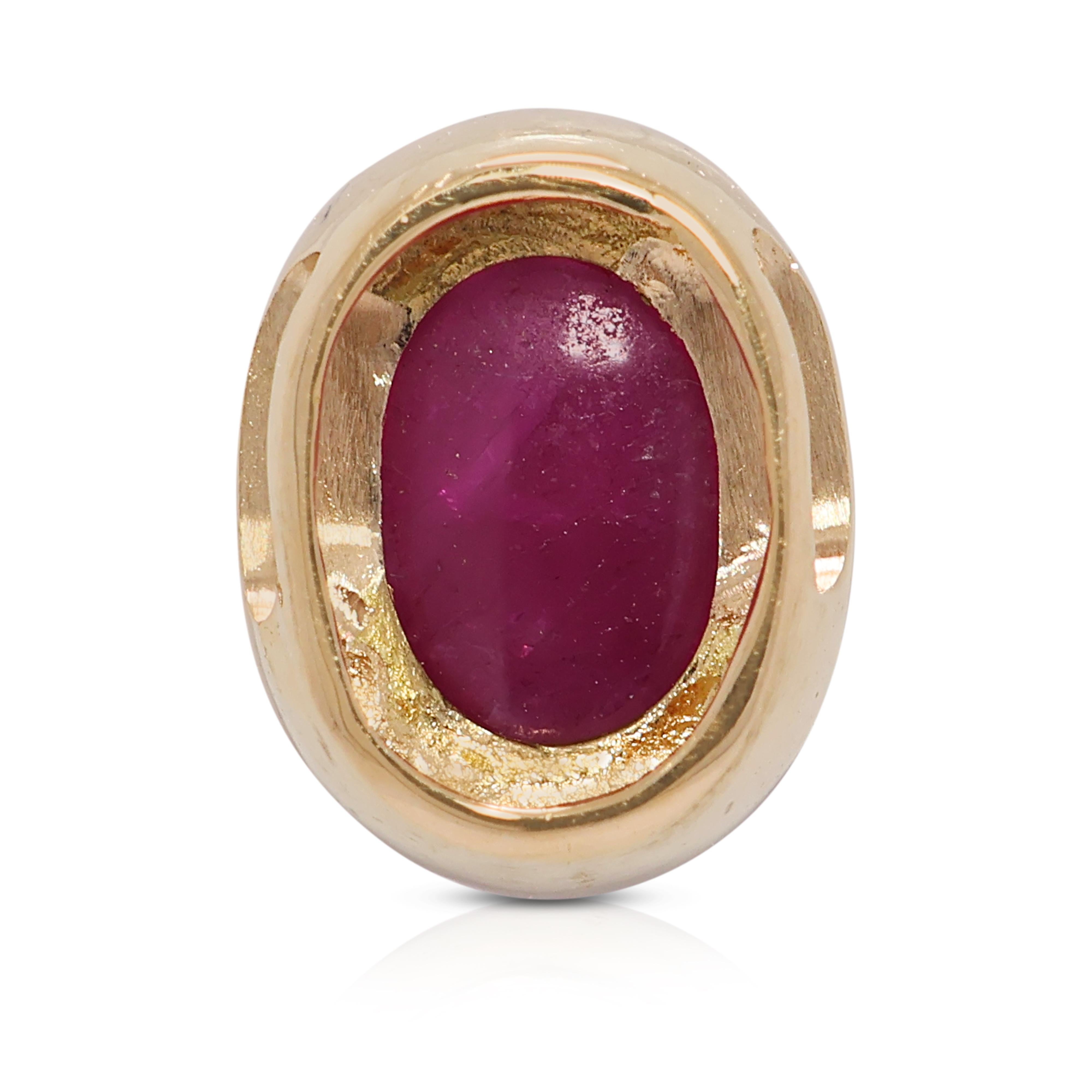 Vibrant Red Ruby Cabochon Pendant in 18K Yellow Gold For Sale 2