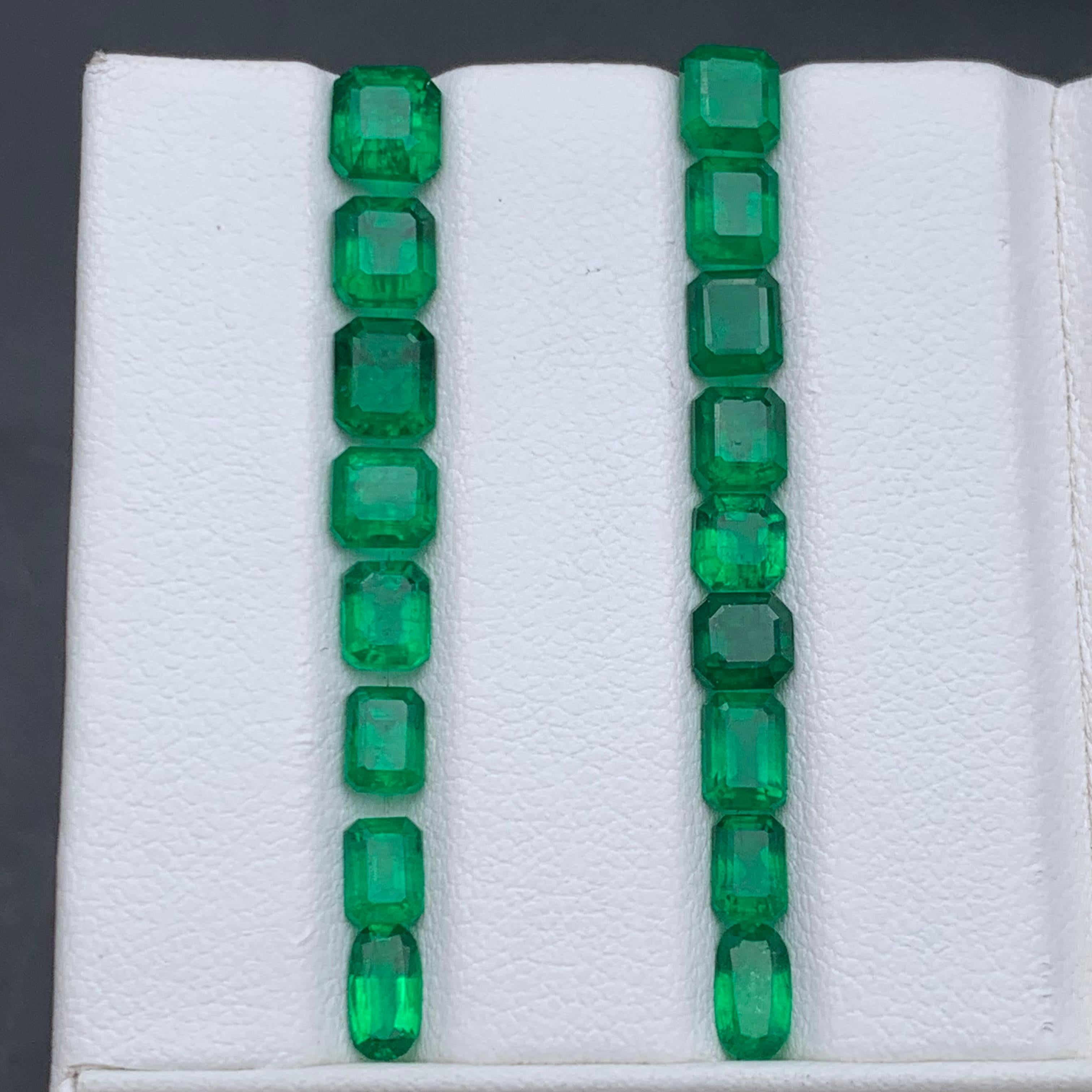 Vibrant Rich Green Natural Emerald Jewelry Size Loose Gemstone Lot 8.60 Ct-Jewel In New Condition For Sale In Peshawar, PK