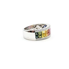 Anillo con zafiro y diamantes de colores vivos en oro blanco de 14k