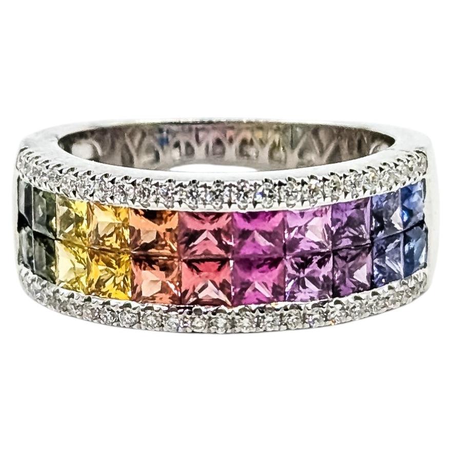 Anillo con zafiro y diamantes de colores vivos en oro blanco de 14k