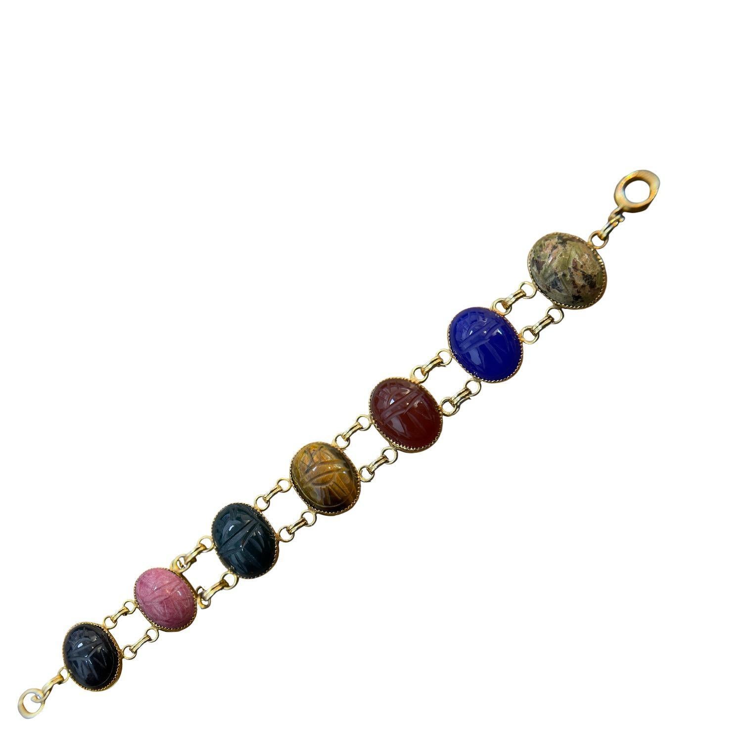 Moderne Bracelet de scarabée vibrant avec des A Link en or - Une touche d'Elegance ancienne en vente