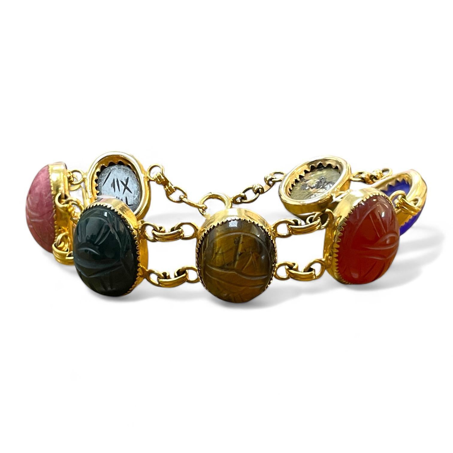 Bracelet de scarabée vibrant avec des A Link en or - Une touche d'Elegance ancienne Excellent état - En vente à New York, NY