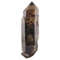 Vibrant Smoky Brown Pointed Terminated Quarzkristall aus Pakistan