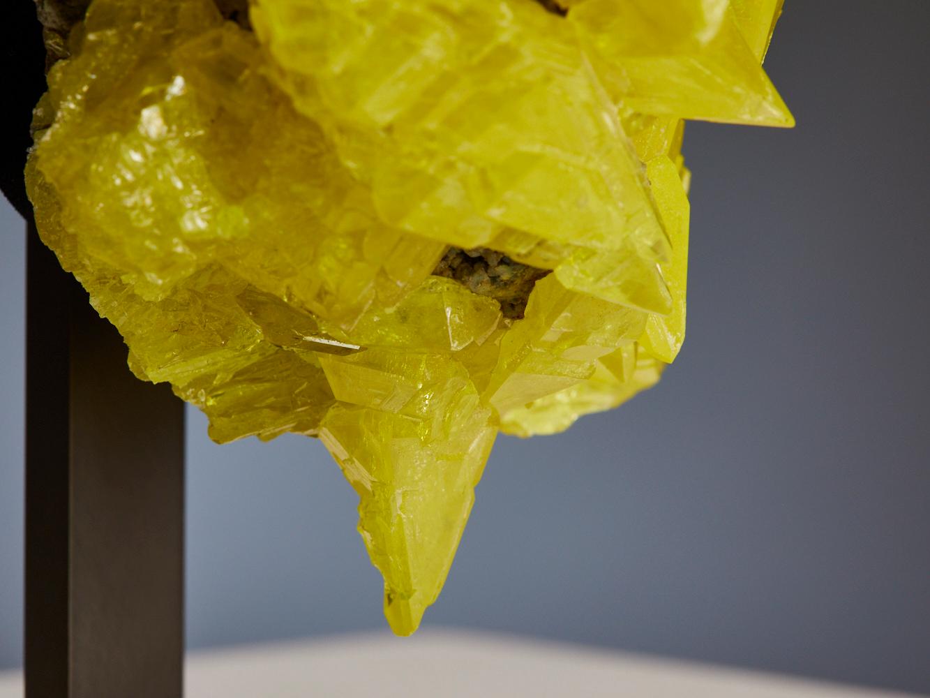 Specimen di cristallo di zolfo vibrante 7