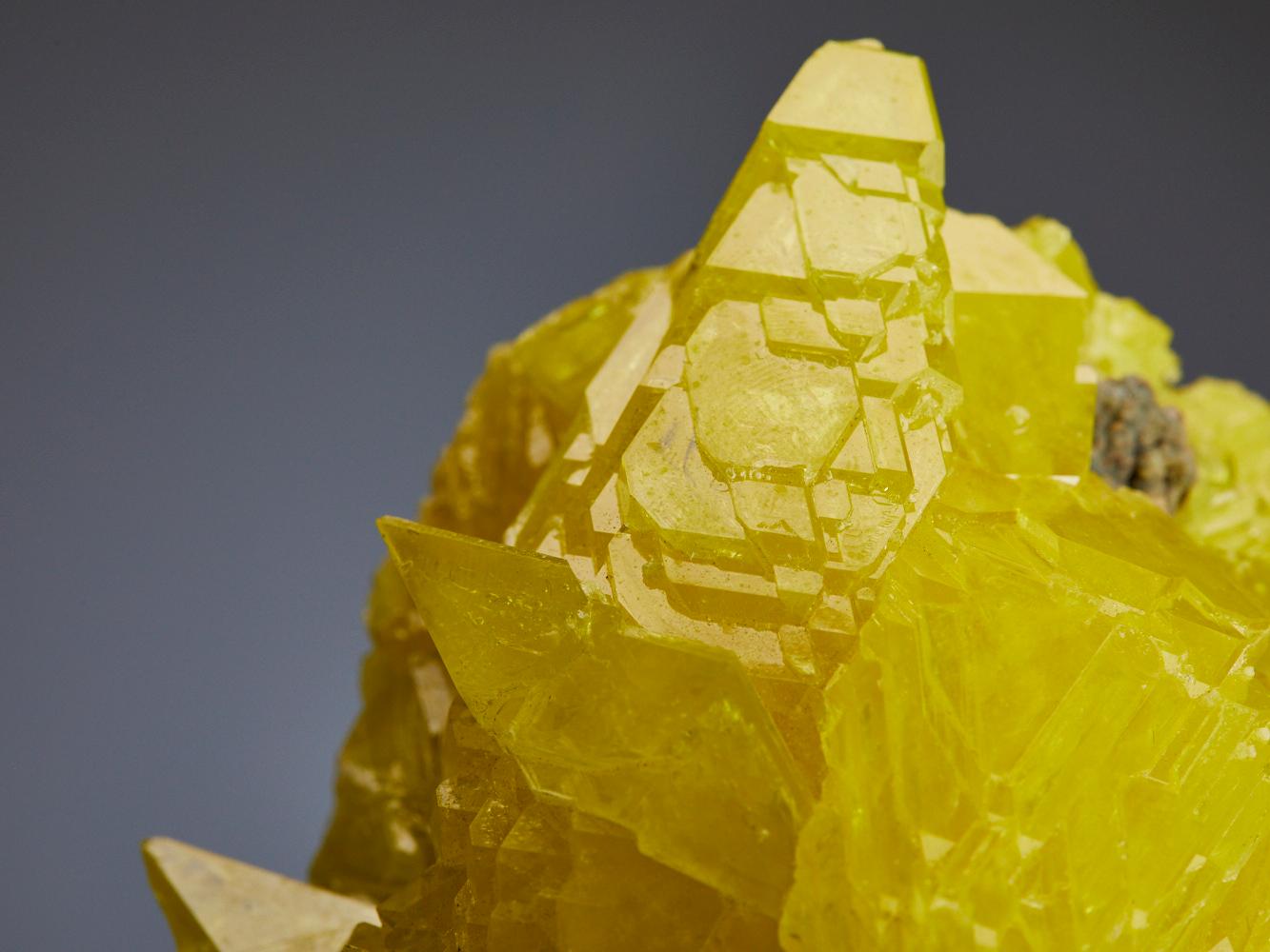 Specimen di cristallo di zolfo vibrante 12