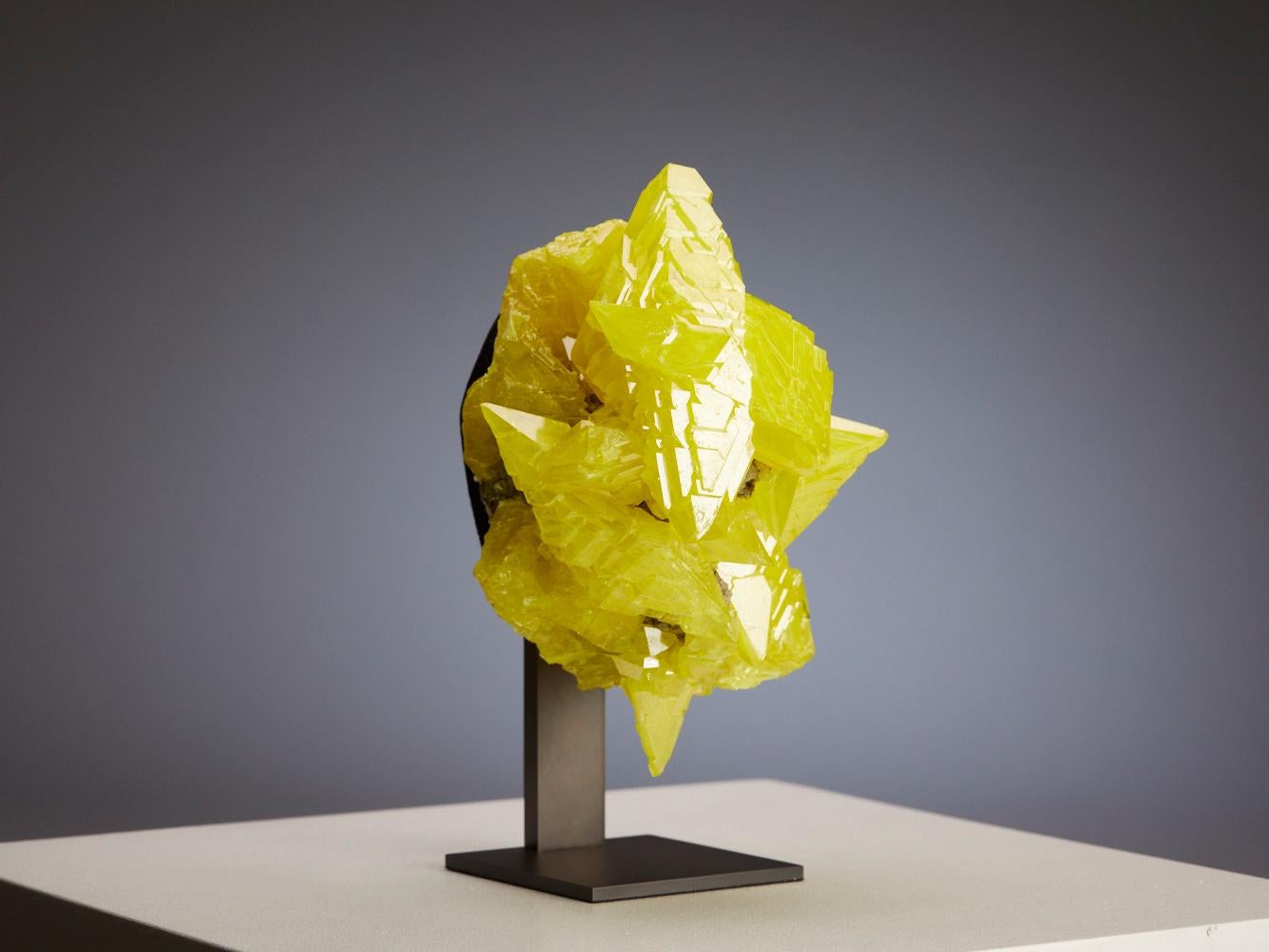 Specimen di cristallo di zolfo vibrante In condizioni ottime a London, GB