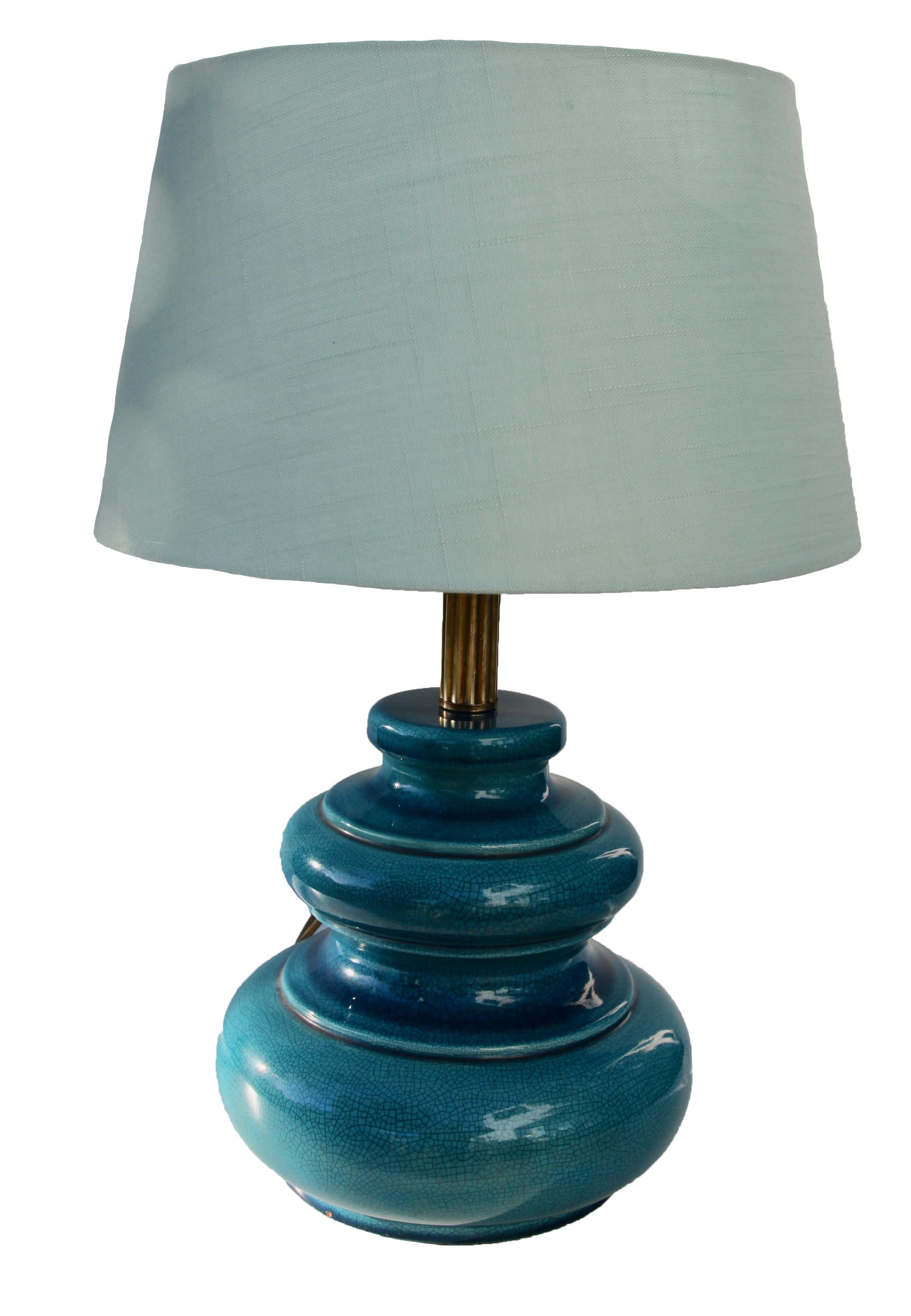 A turquoise celadon table lamp in the modernist Chinese style. Fine craquelure glaze in vibrant turquoise, on a molded base of white ceramic.

Inspired by a centuries-old technique of Chinese ceramics, this elegant table lamp is a darker tint of