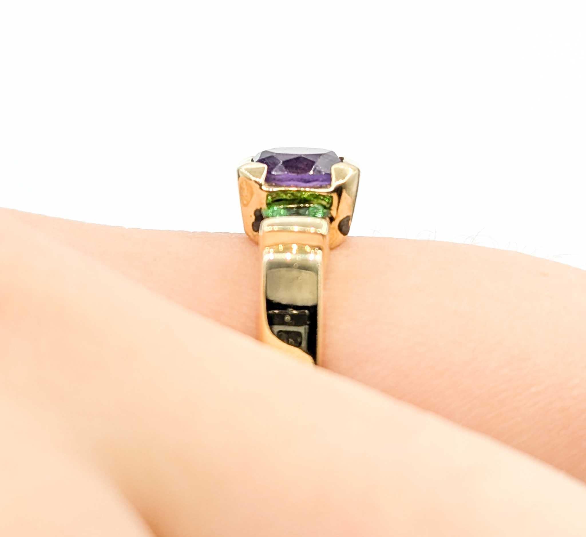 Round Cut Vibrant Vintage Amethyst & Tsavorite Garnet Ring in 14k Yellow Gold For Sale