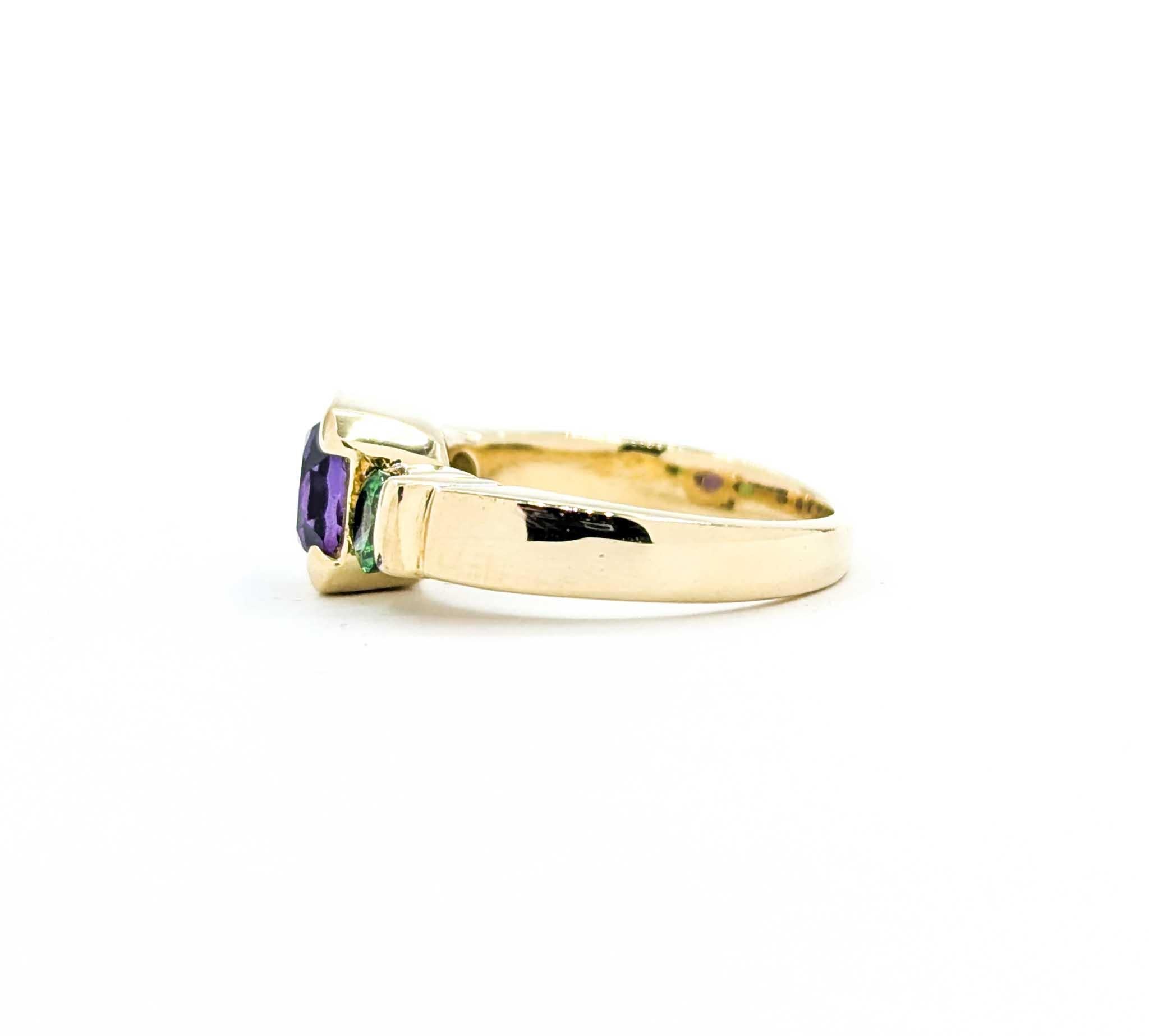 Vibrant Vintage Amethyst & Tsavorite Garnet Ring in 14k Yellow Gold For Sale 1