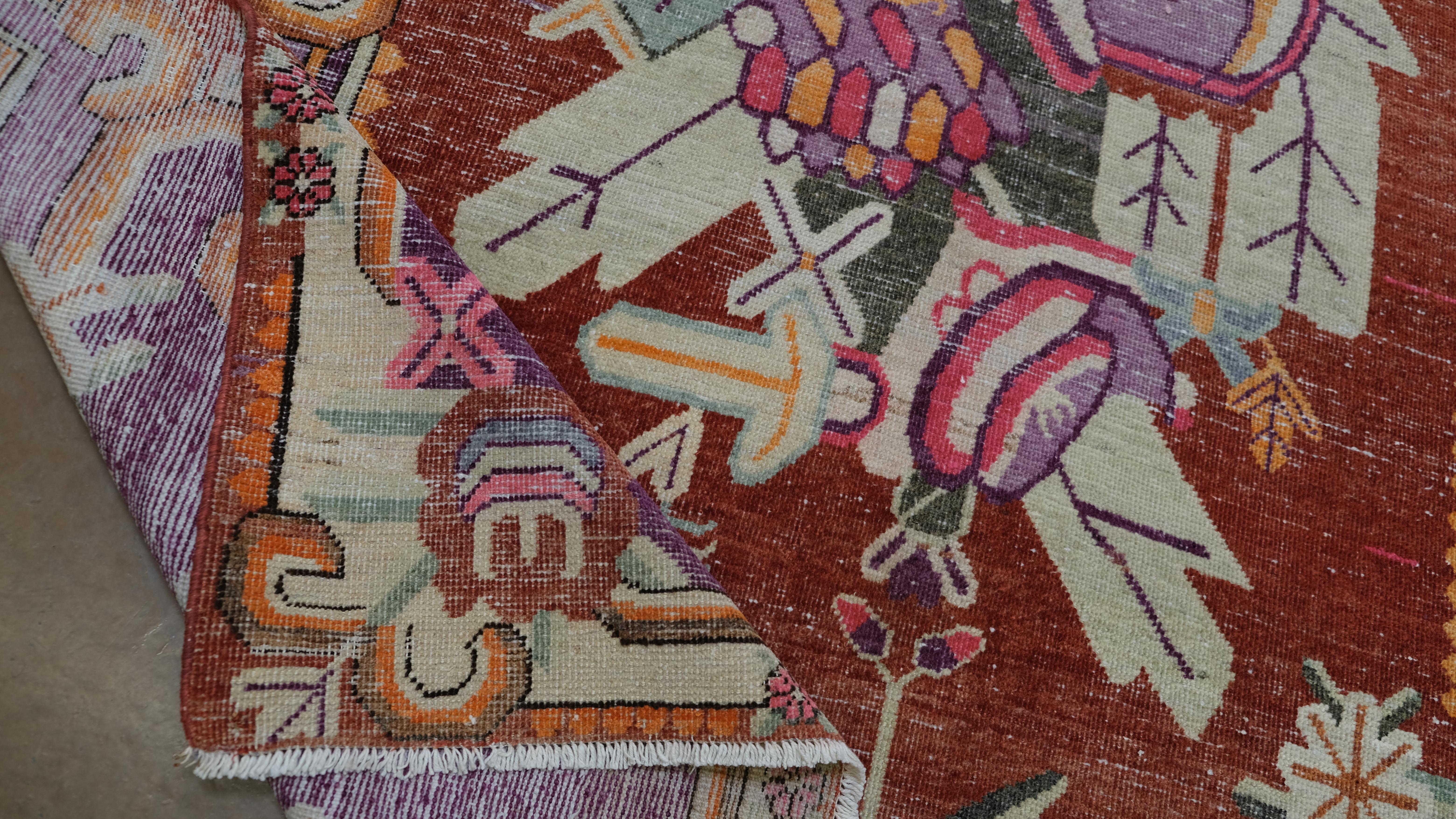 Persian Vibrant Vintage Art Deco Wool Rug 5'5''x8'7'' For Sale