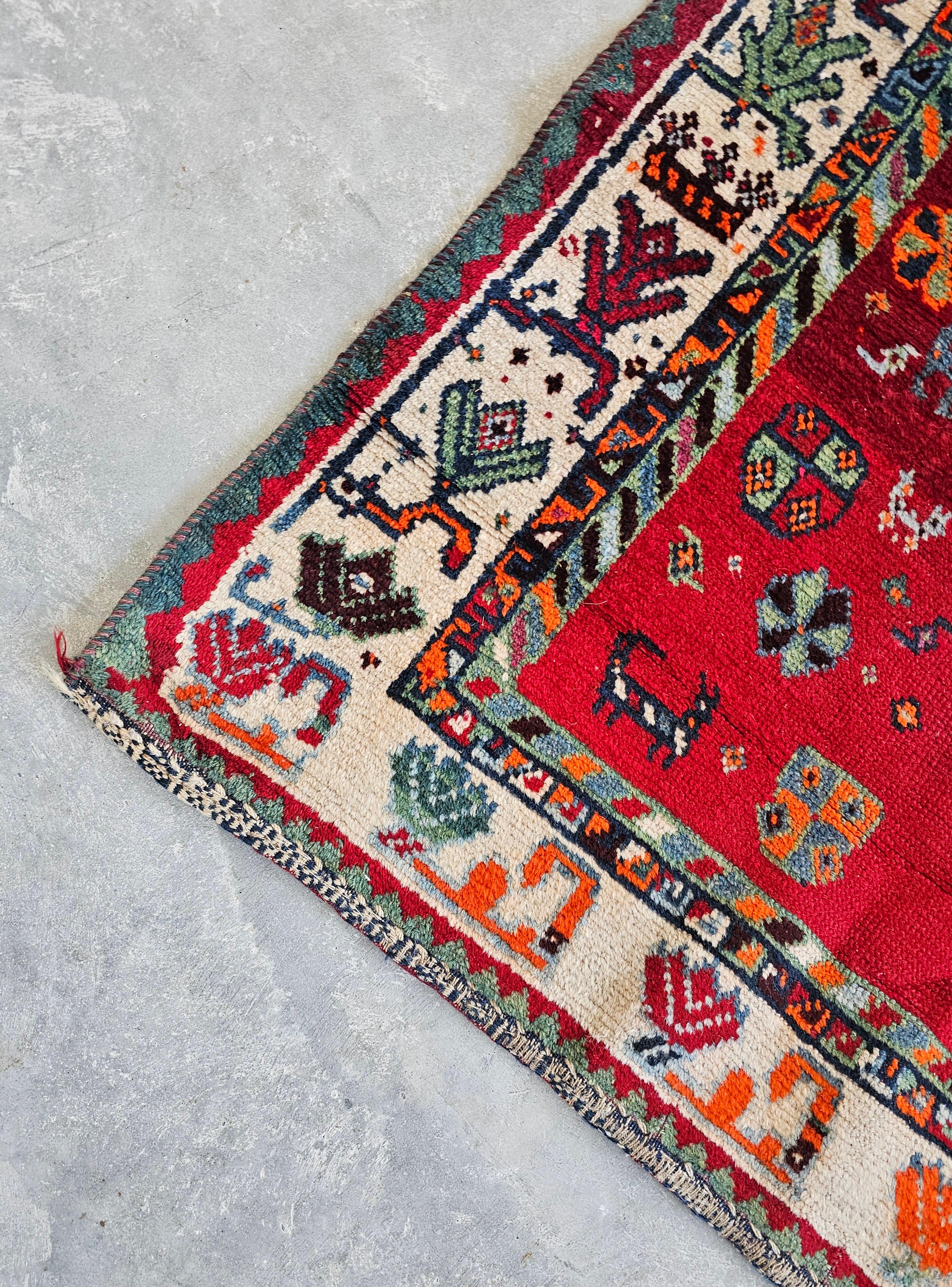 Vibrant tapis Shiraz vintage, noué à la main. 100% laine, Iran 1950s Bon état - En vente à Beograd, RS
