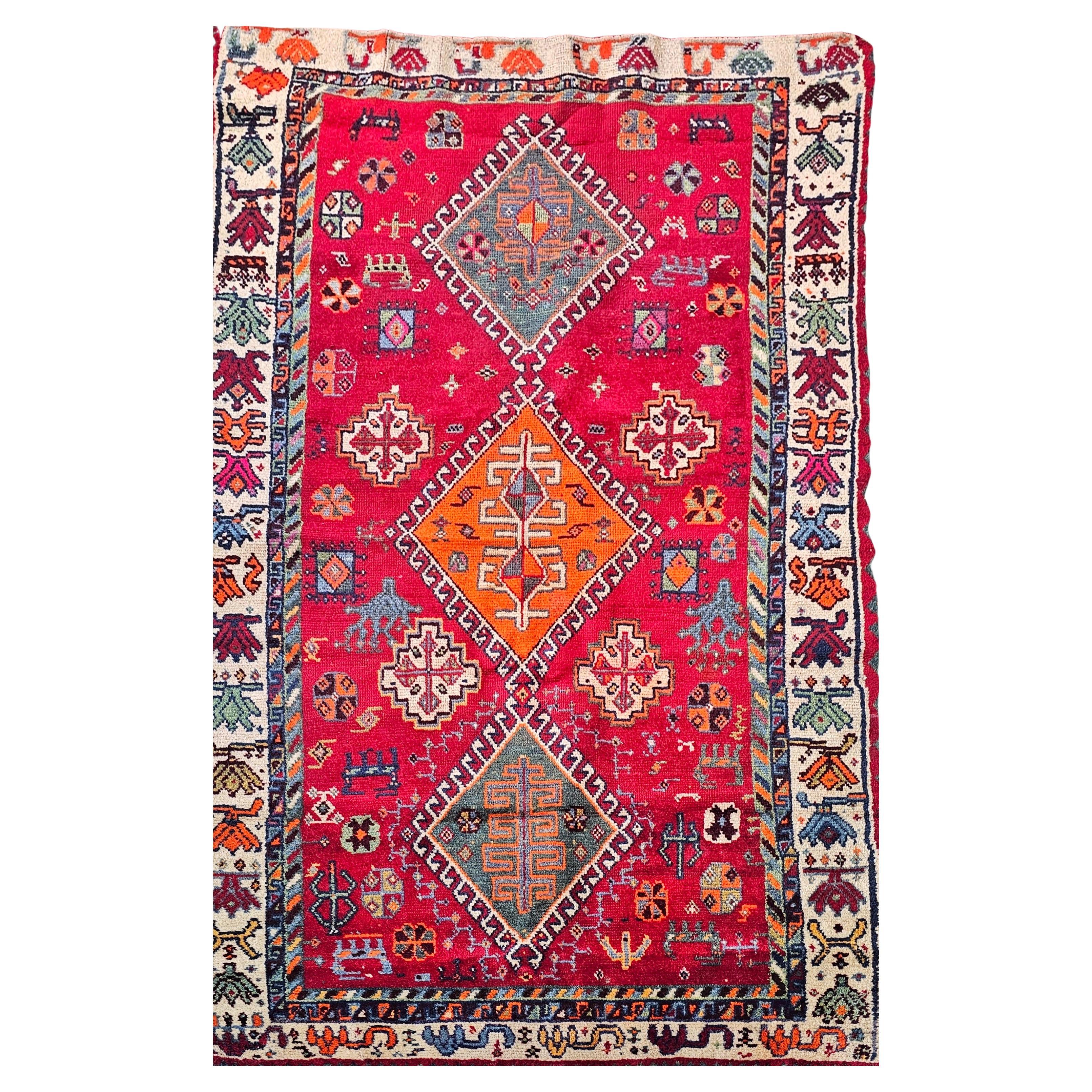 Vibrant Vintage Shiraz Rug, hand-knotted. 100% wool, Iran 1950s