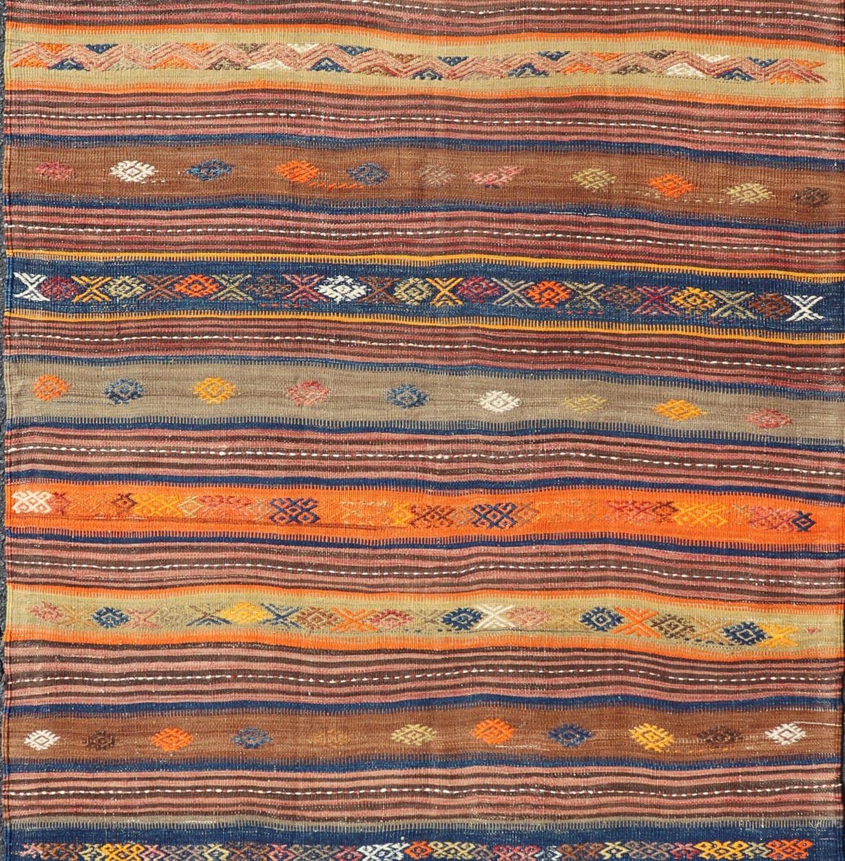 Laine Tapis Kilim turc vintage vibrant à motifs géométriques en vente
