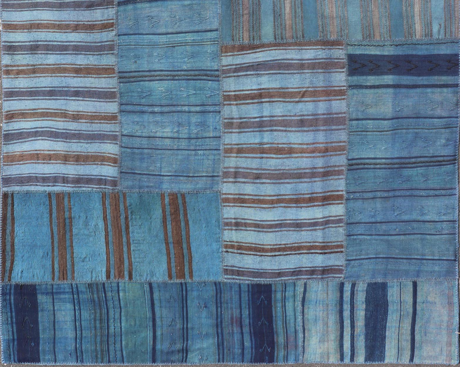 Türkischer Kelim-Teppich im lebhaften Vintage-Stil in sattem Blau mit Patchwork-Design 10'0 x 14'4 im Angebot 2