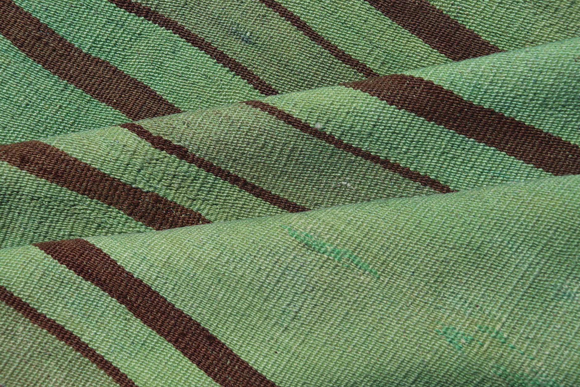 Vibrante runner kilim turco vintage a strisce verdi e marroni 2'9 x 12'1 in vendita 1