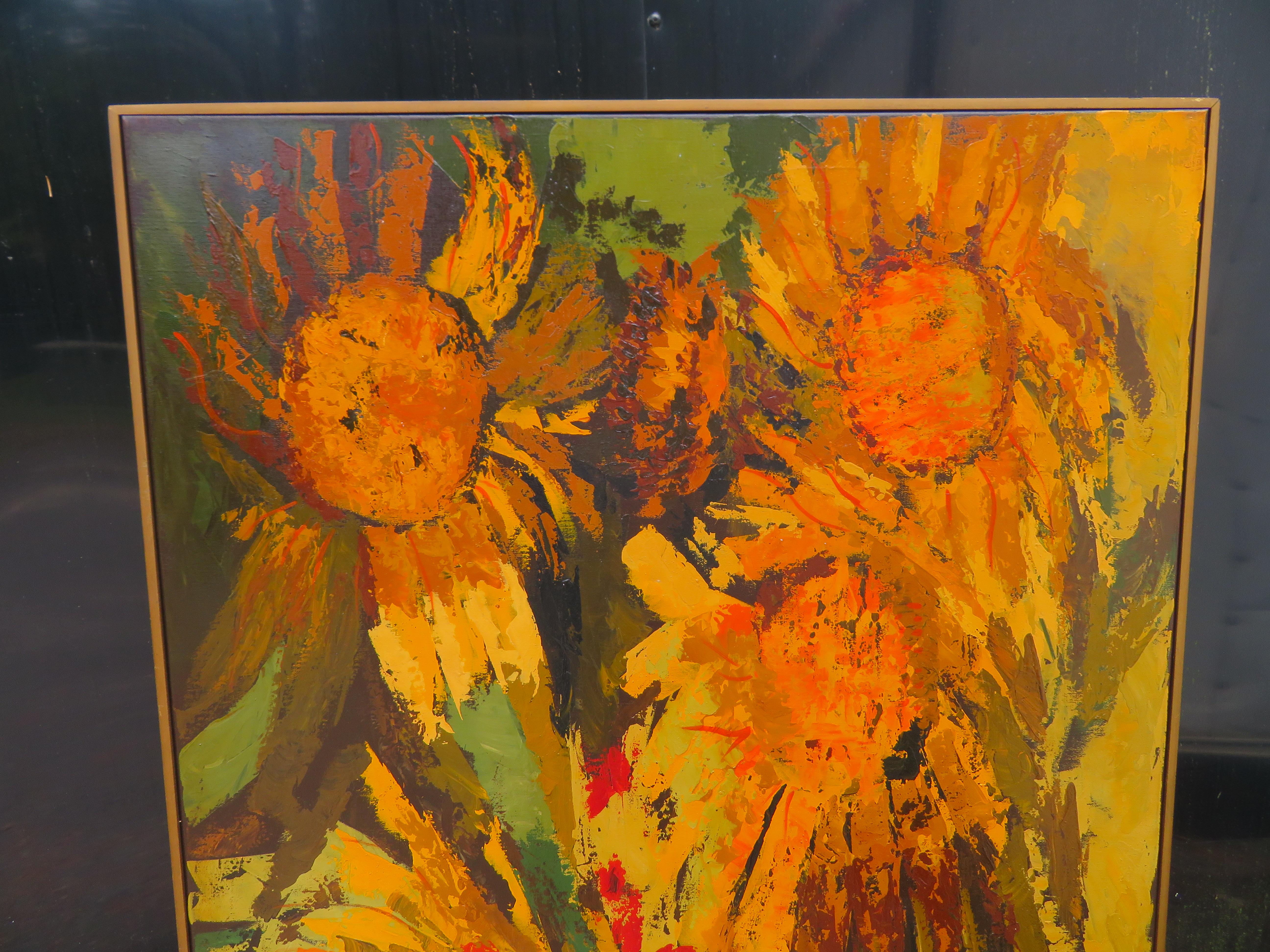 Vibrante peinture à l'huile XL vintage 60's Mid-century G Virkala sun flowers. Nous aimons tout simplement cette peinture audacieuse à grande échelle, avec ses énormes coups de pinceau et son utilisation de la couleur. Il mesure 62in L X 41in H x 2