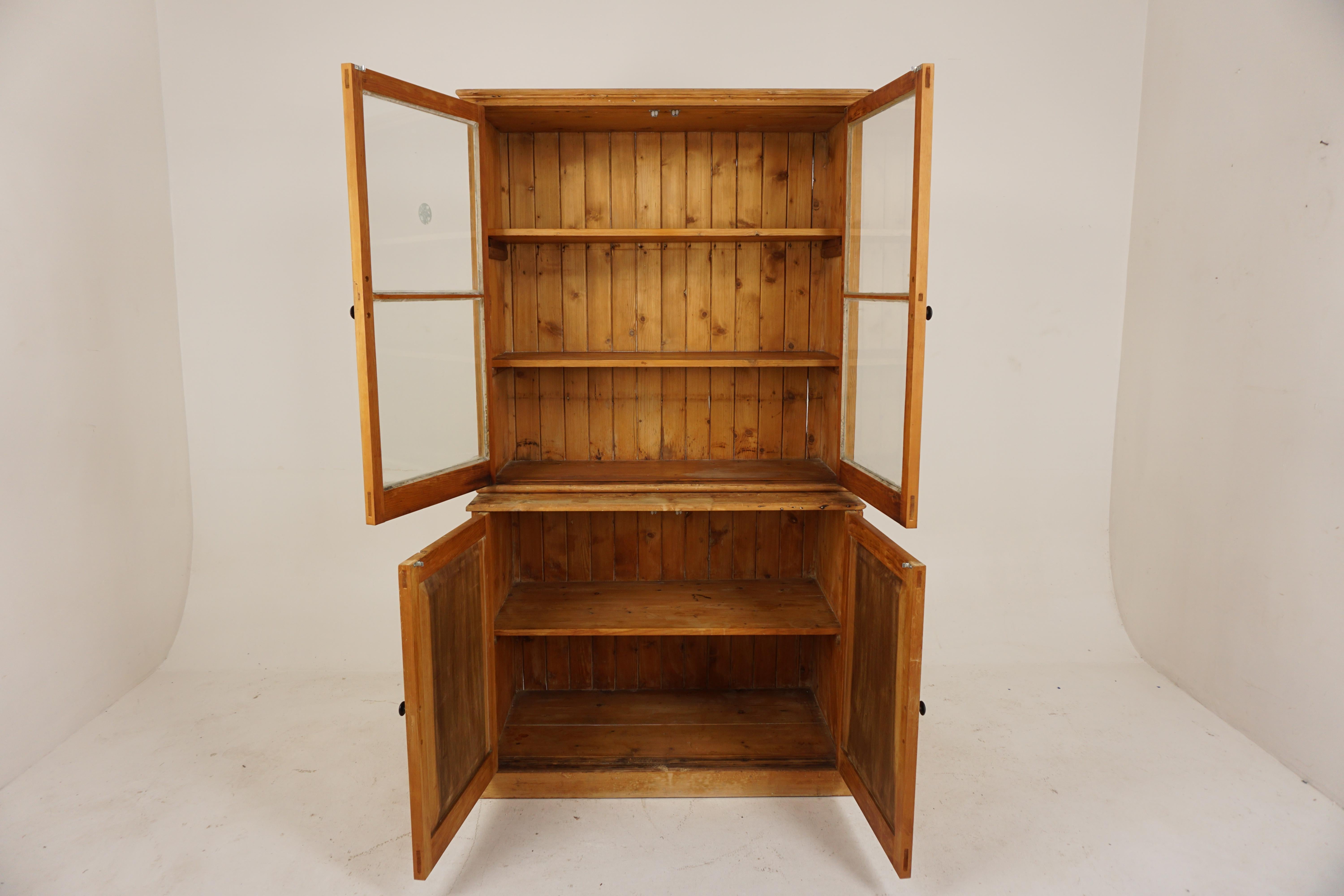 Ant. Victorian pine kitchen dresser, pantry cupboard, farmhouse buffet and hutch, Scotland 1880, H738

Scotland 1880
Solid Pine
Original Finish
Moulded Cornice on top
Pair of original glass doors underneath
Three adjustable pine shelves