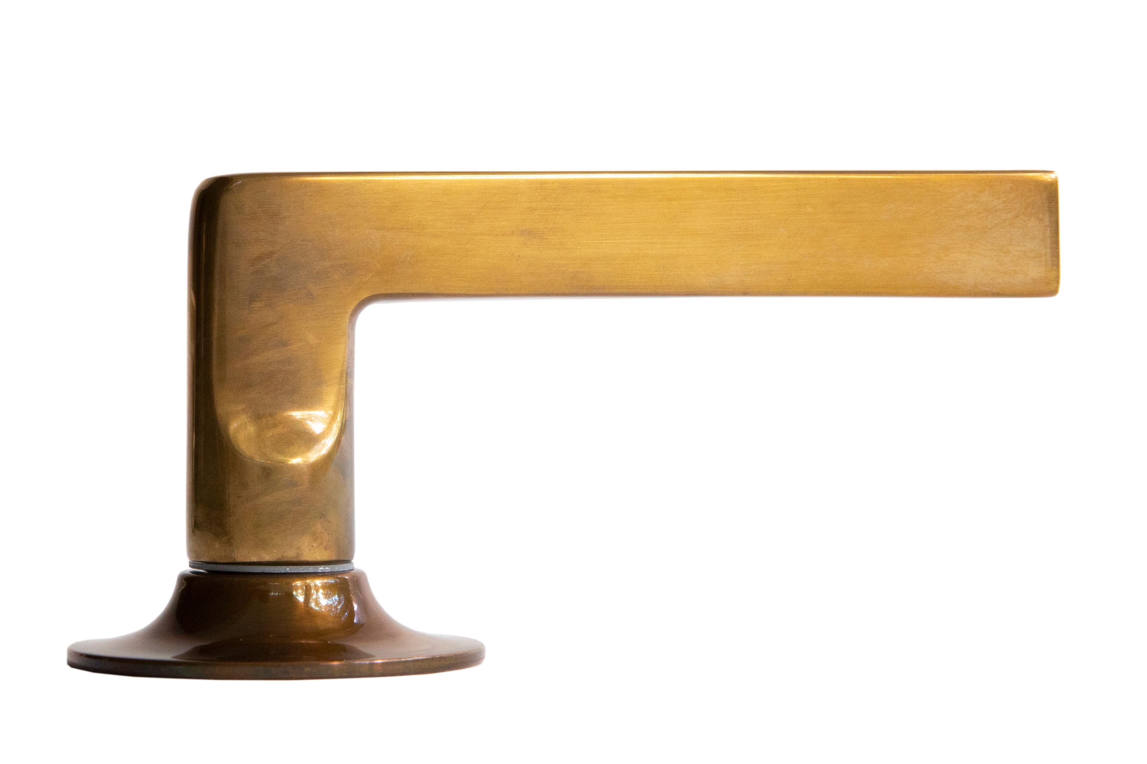 The Vica lever features a streamlined lever and rosette. Available in unlacquered brass, burnished brass, burnished nickel (oil-rubbed bronze available upon request).
 
Lever and rosette pairs include 8 mm straight spindle (please confirm size