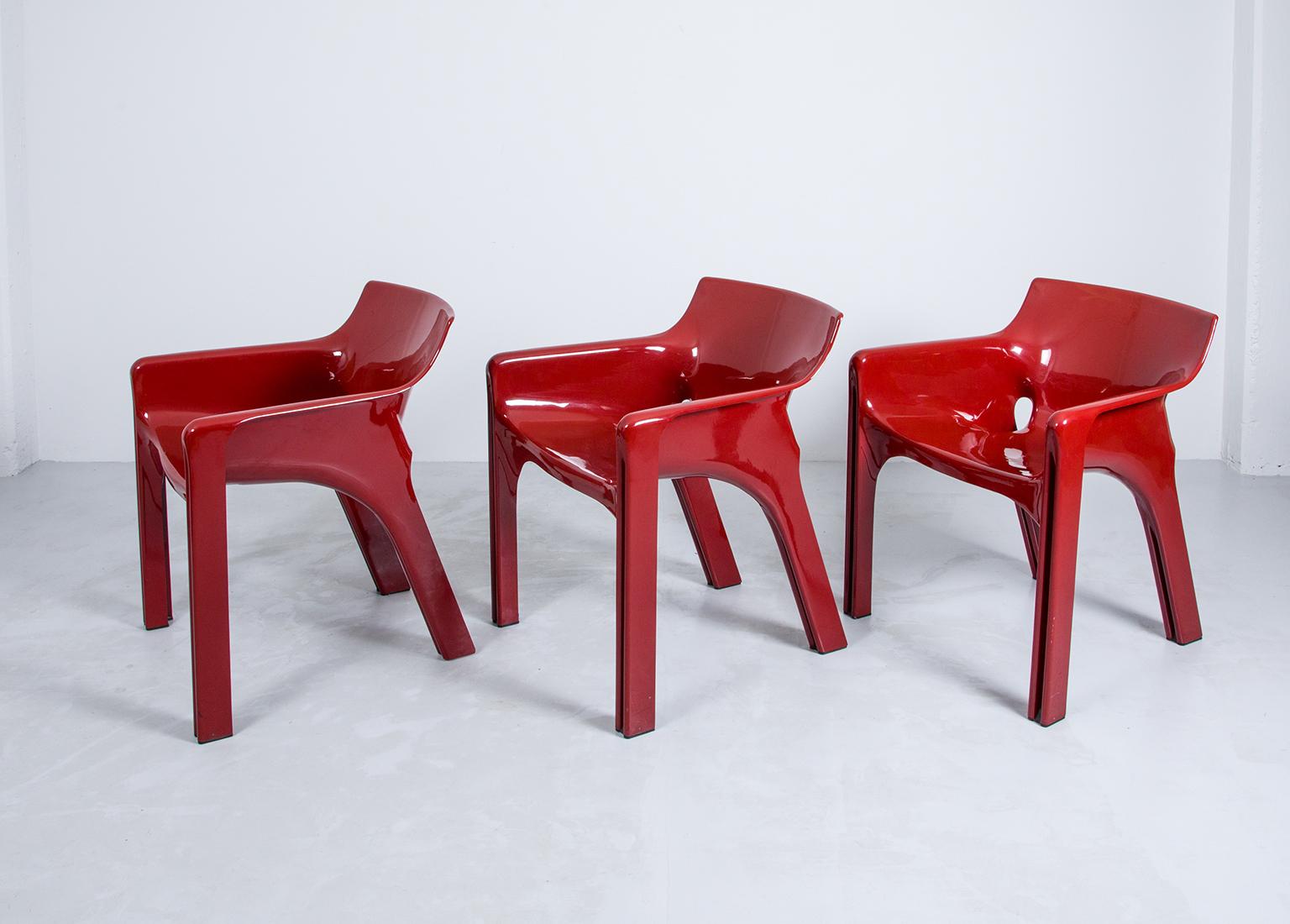 Vicario Armchair by Vico Magistretti for Artemide in Dark Red In Good Condition In Zurich, CH