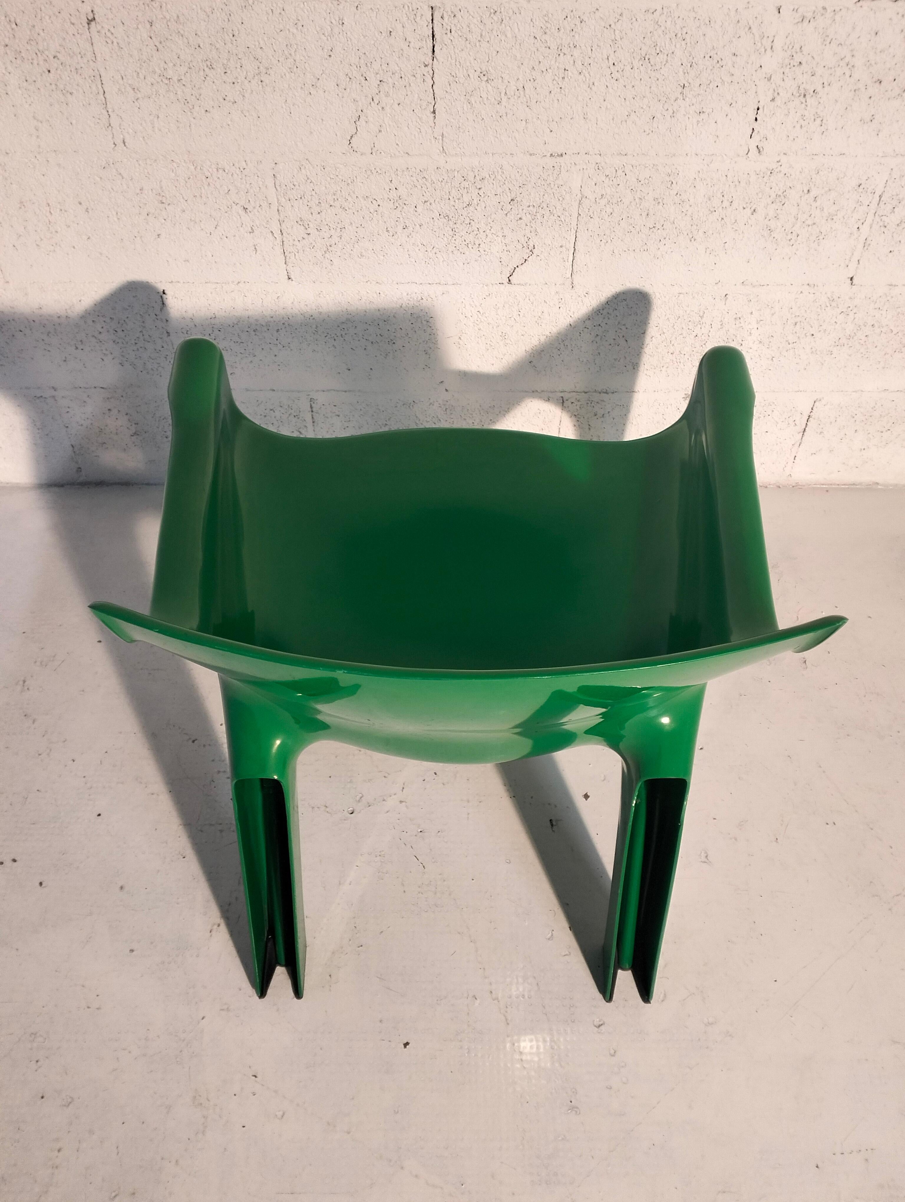 “Vicario” armchair by Vico Magistretti for Artemide  - Italy - 70's For Sale 2