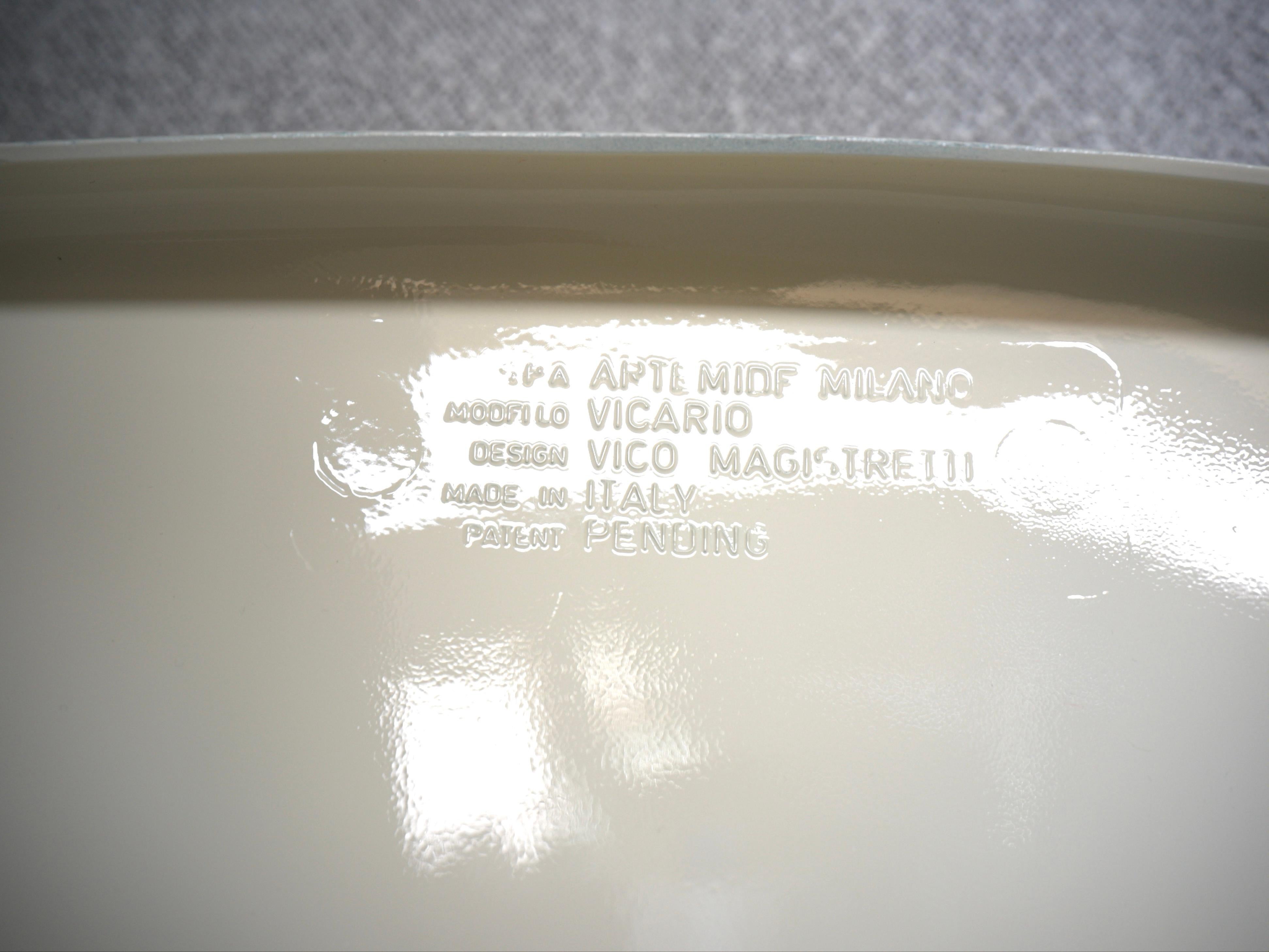 Sillón Vicario diseñado por Vico Magistretti para Artemide, Italia, años setenta. Fibra de vidrio en venta