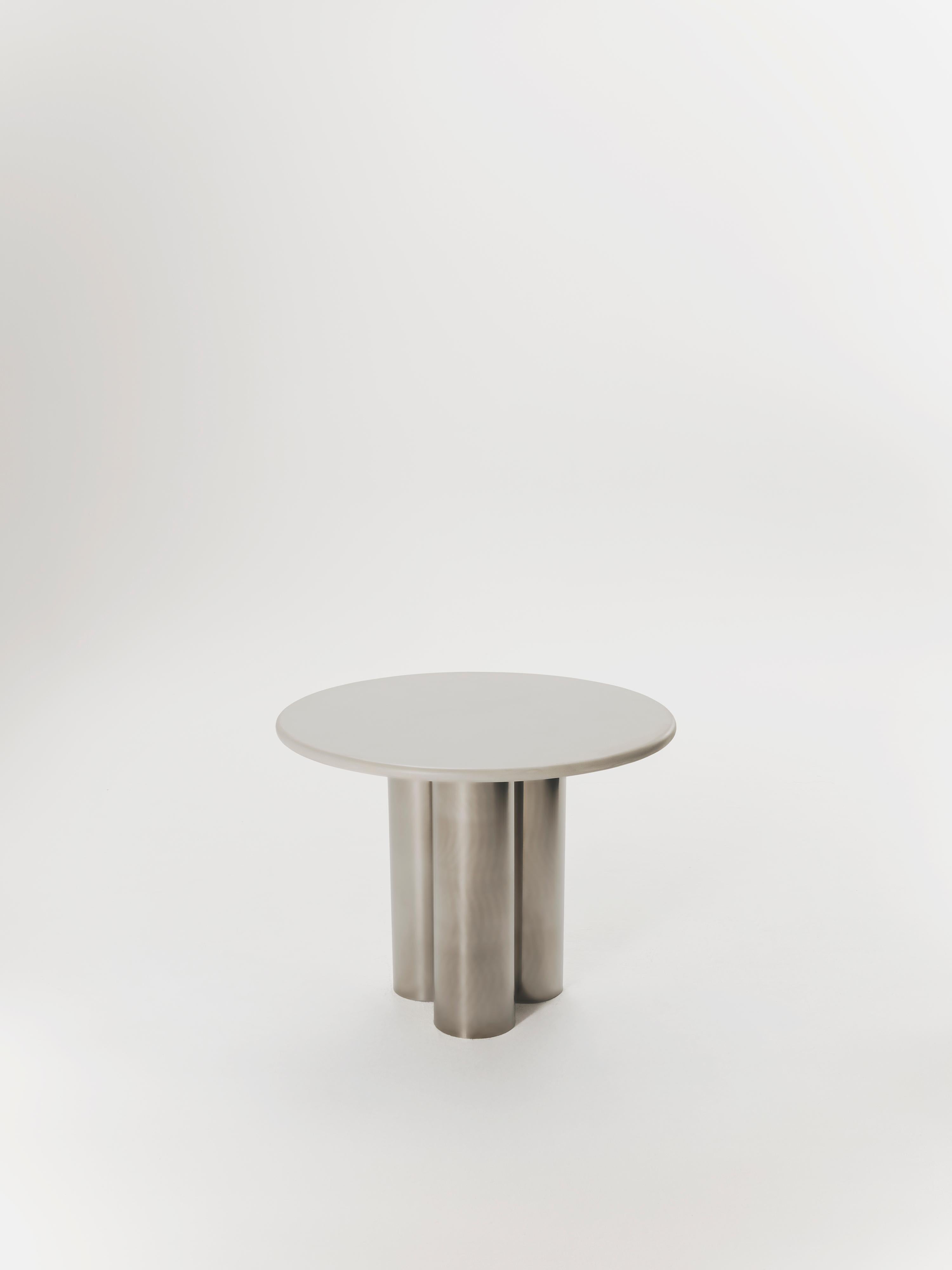 Espagnol Table de salle à manger Vicca en microciment et acier inoxydable par Marlot Baus en vente