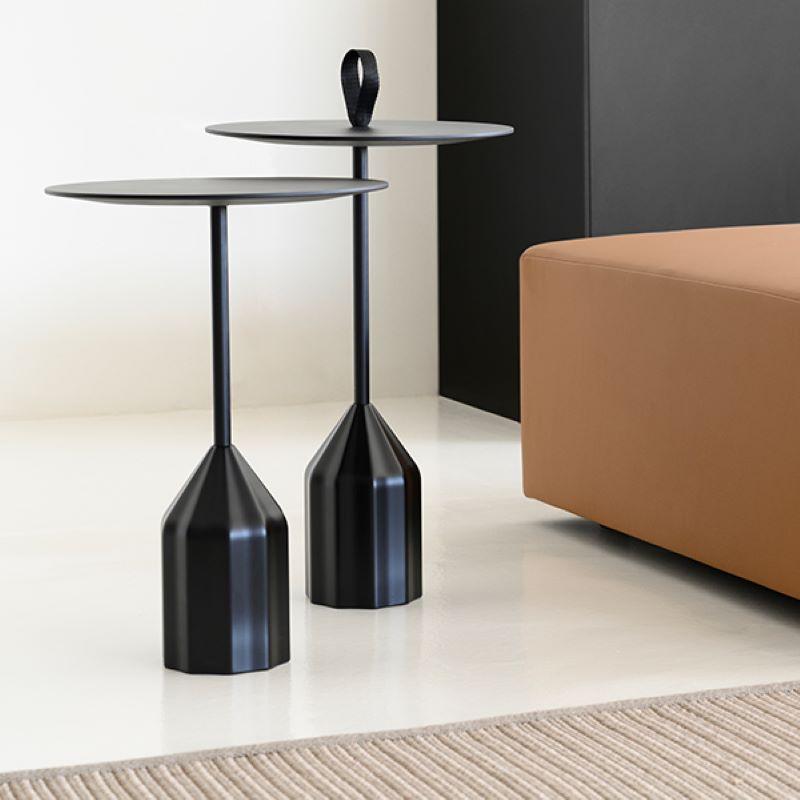 Lacquered Viccarbe Burin Mini Side Table by Patricia Urquiola, Black. Measure 19.6 inches For Sale
