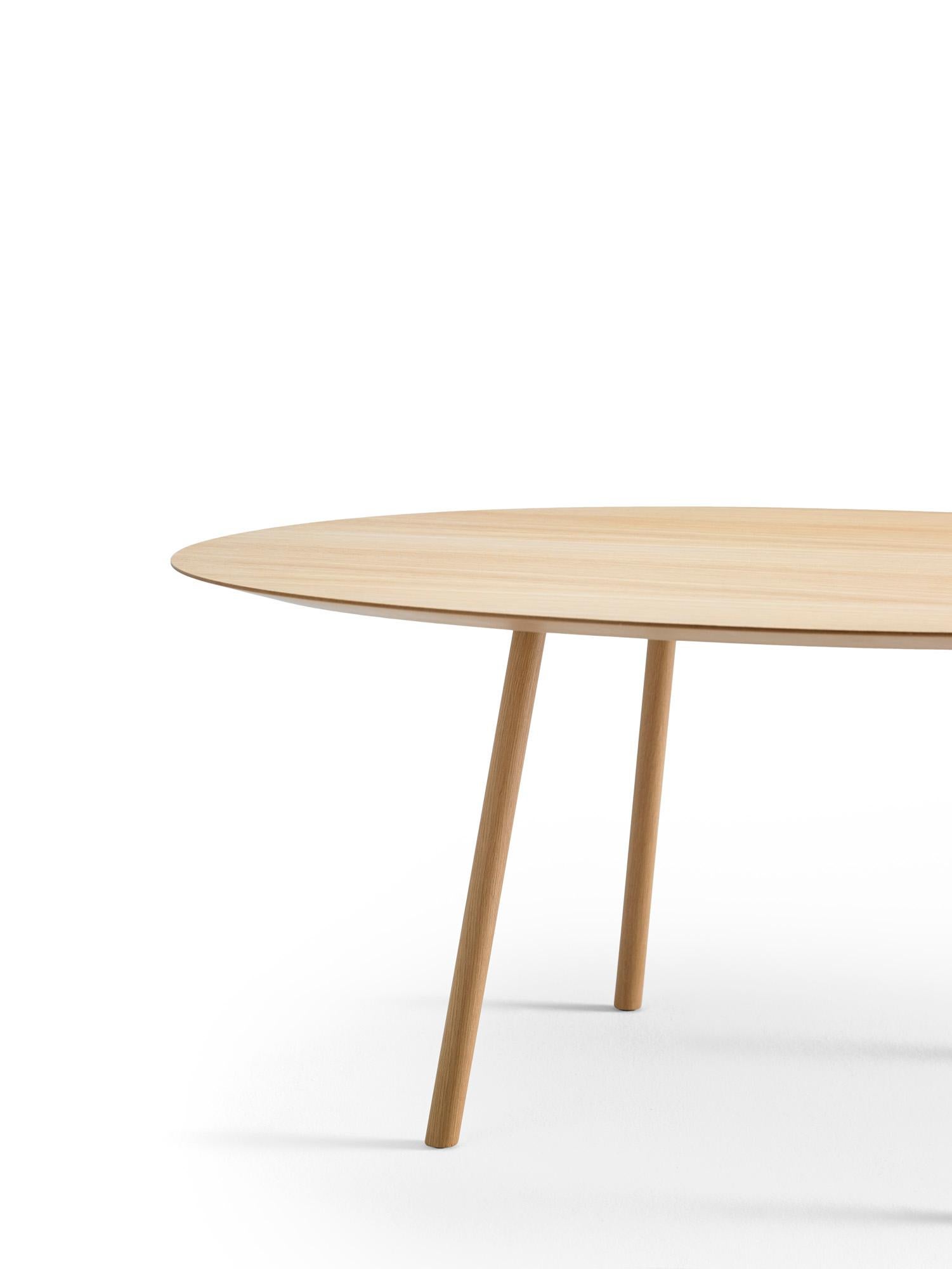 Dining table series of visual lightness manufactured by Viccarbe and designed by Victor Carrasco. 

The beauty of the table comes from its almost 