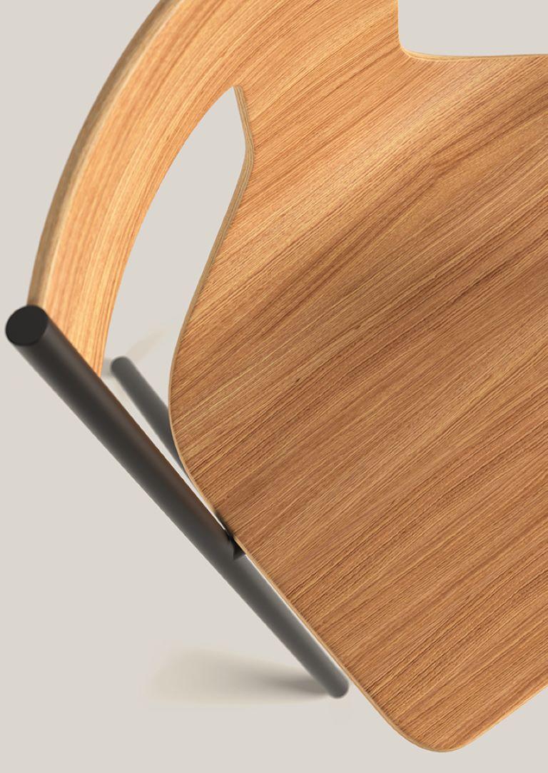 Viccarbe Quadra dining chair. 
Guided by the desire to create coherent and balanced designs, the meticulous work of Mario Ferrarini has shaped a new chair with refined and synthetic proportions.
The shape of its metal structure represents a clear