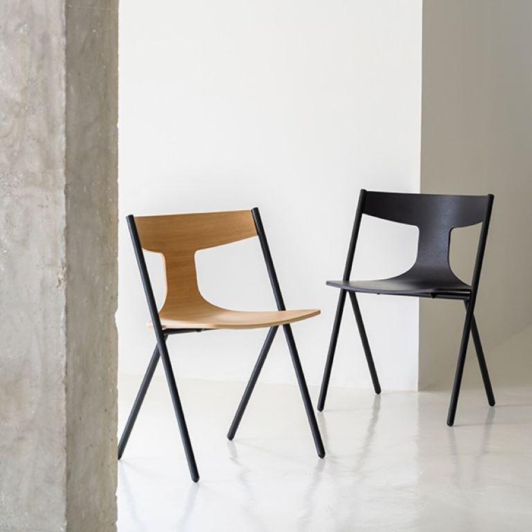 Powder-Coated Viccarbe Set of 2 Quadra  Chair, Matt Oak, Stackable by Mario Ferrarini For Sale