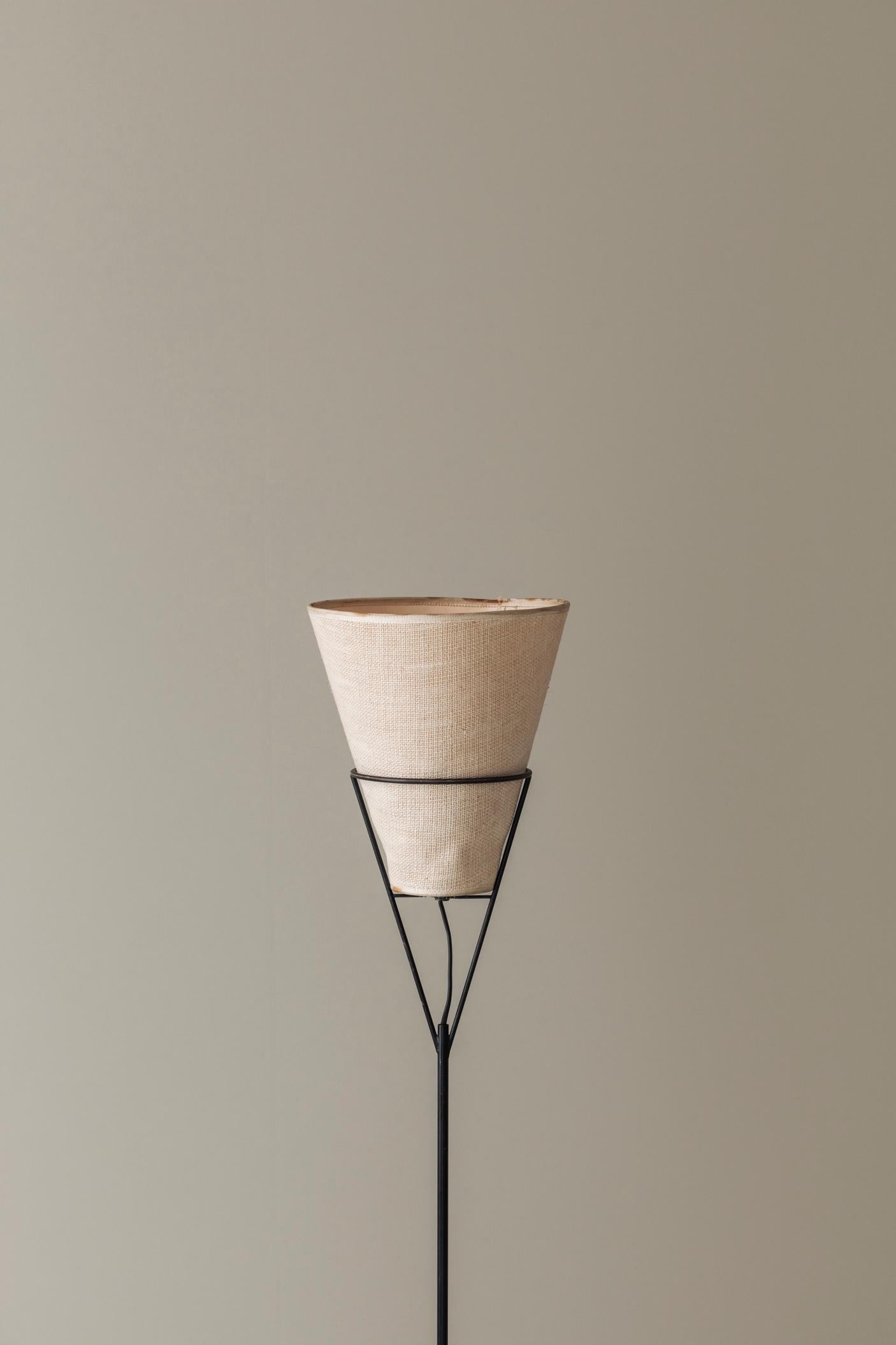 Lampadaire 'Vice Versa' de Carl Auböck produit par ASEA en Suède, années 1950. Bon état - En vente à Antwerp, BE