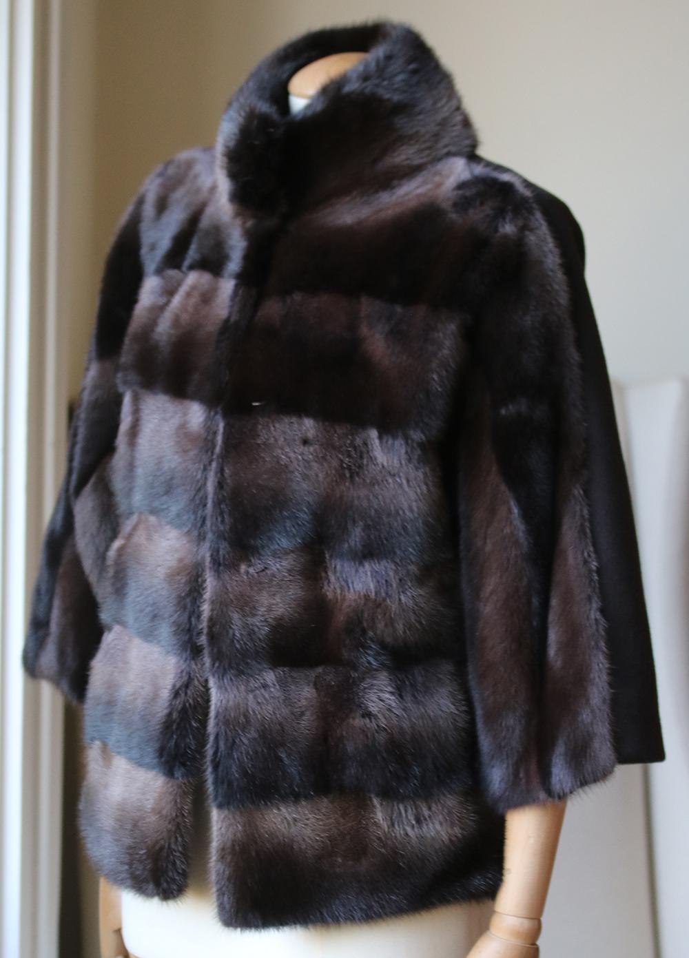 This is a lust-worthy, once-in-a-lifetime coat. Nothing is as gorgeous mink coat in a comtemporary but classic design and colour. Cashmere backing. Fully lined. 100% Mink fur. 

Size: XSmall (UK 6, US 2, FR 34, IT 38)

Condition: As new condition,