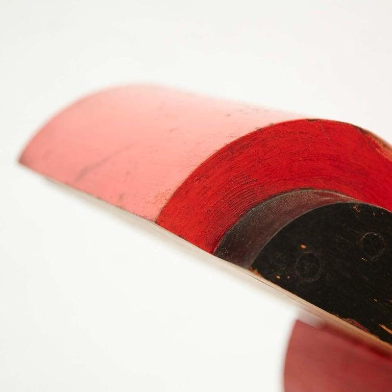 Vicenç Orsolà Skulptur Freigegeben AEM-501 Rot Schwarz Holz im Angebot 1