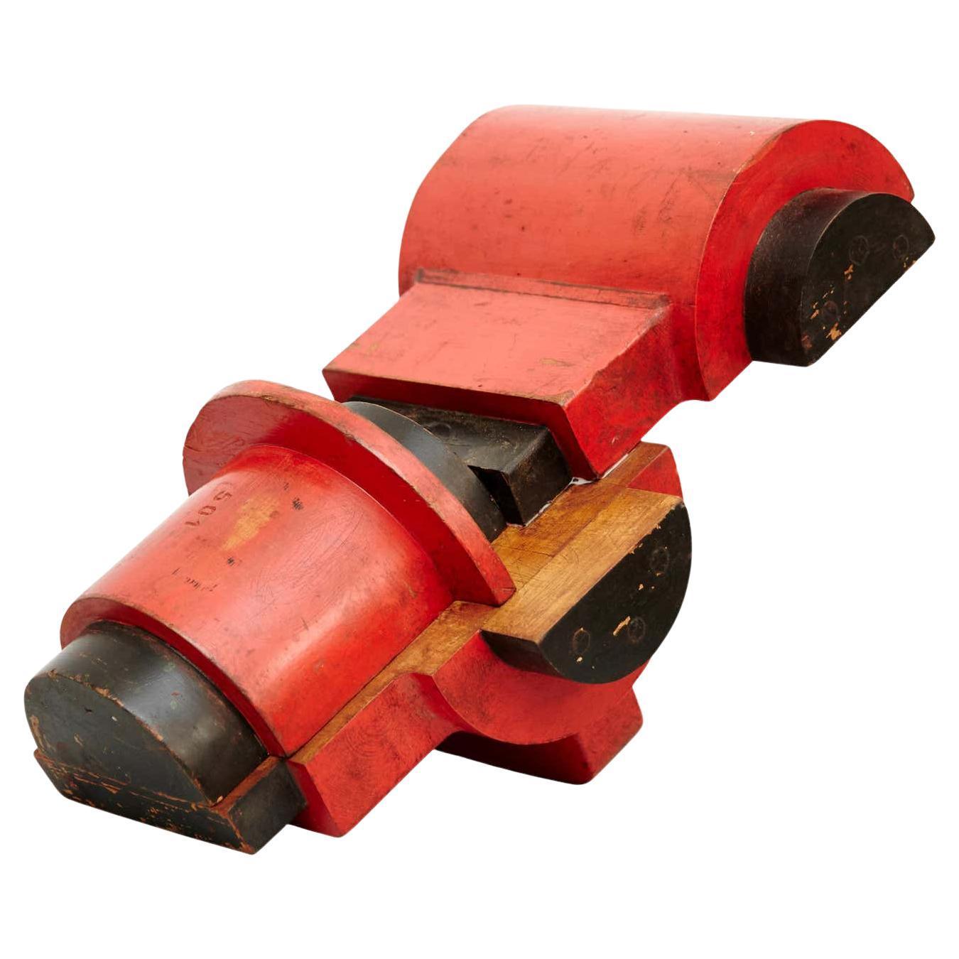 Scultura Vicenç Orsolà Exempt AEM-501 Red Black Wood