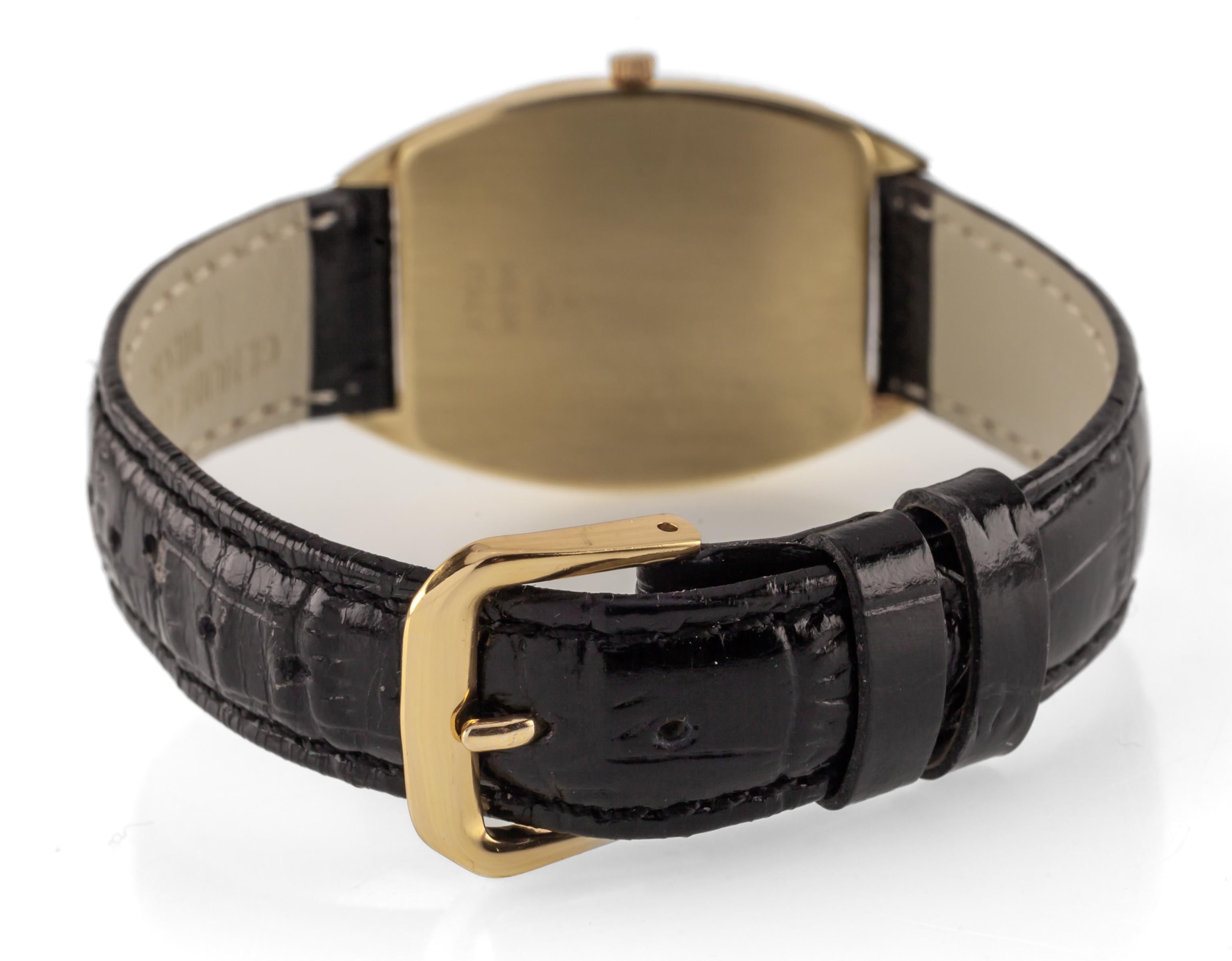 Vicence 14k Gelbgold Tonneau Damenuhr mit Guilloche Zifferblatt und Lederband im Angebot 1