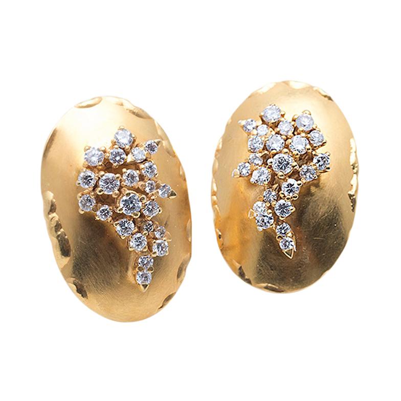  21st Century Diamonds 18 Karat Gold Stud Shield Earrings Omega Vicente Gracia For Sale