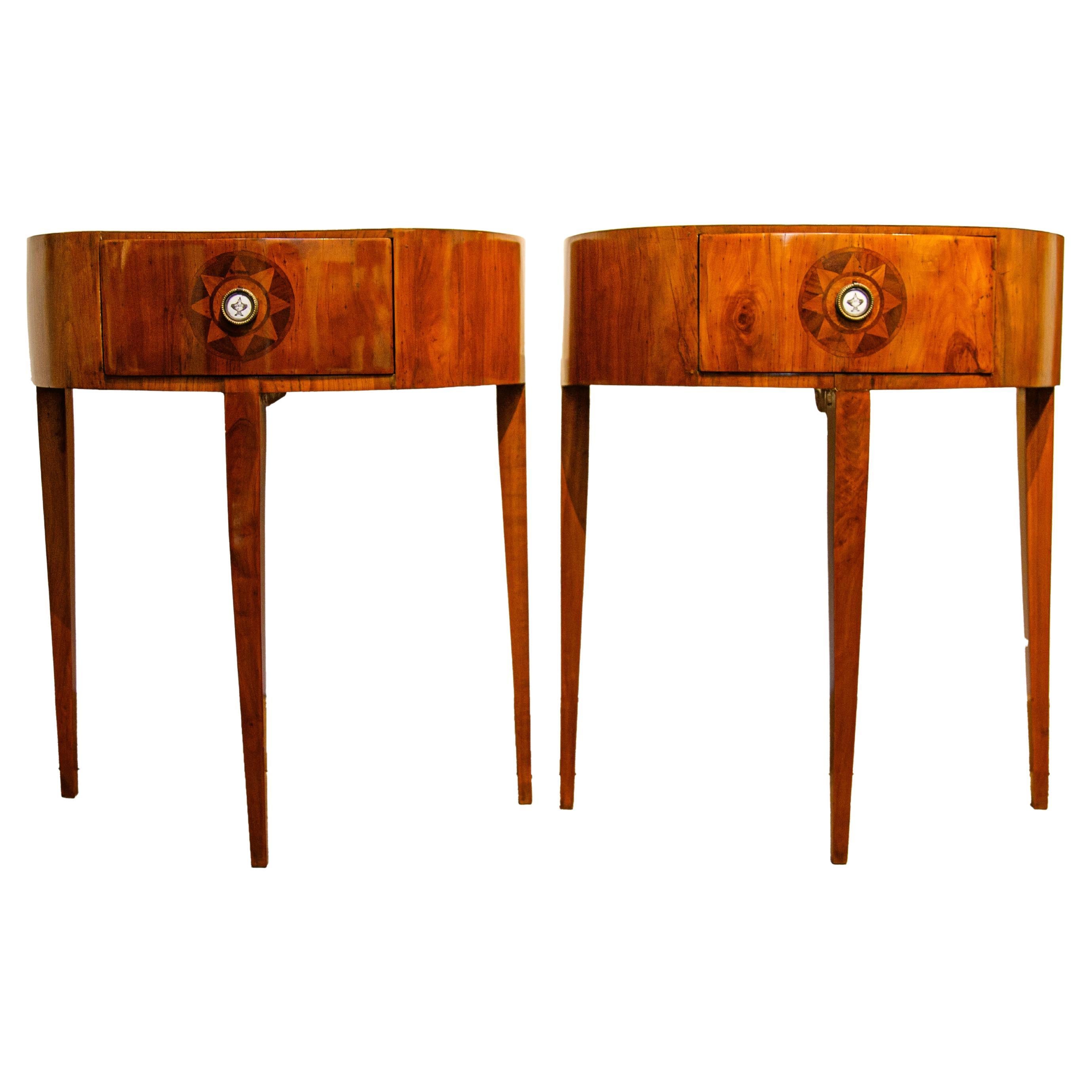 Vicenza, pair of wooden half-moon bedside tables, late 18th century For Sale
