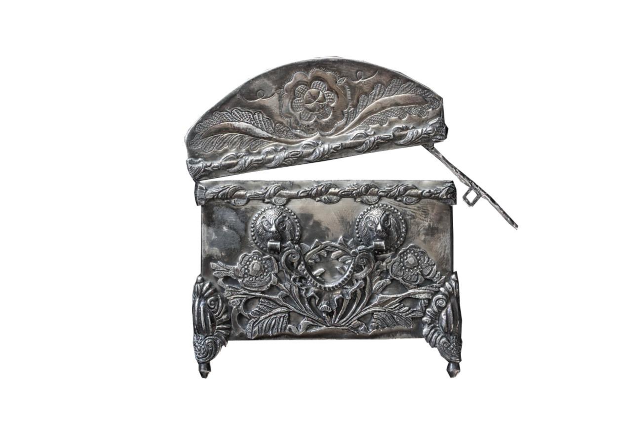 Spanish Colonial Viceregal Chiseled Silver Casket, Decorated with Organic Motifs For Sale